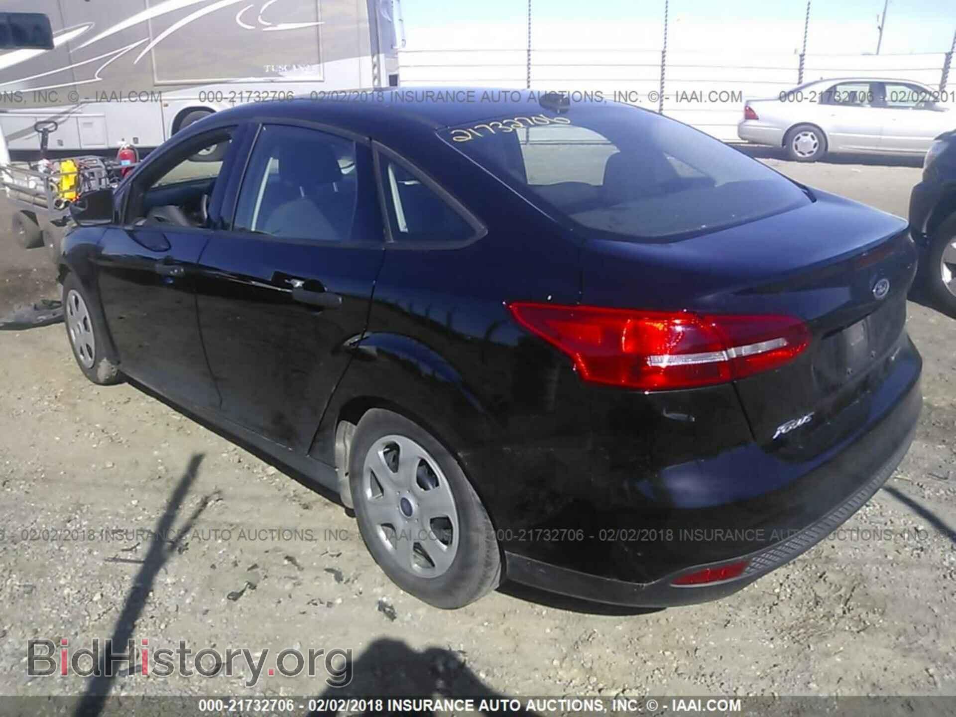 2016 Ford Focus - VIN: 1FADP3E21GL352589 - Photo 3