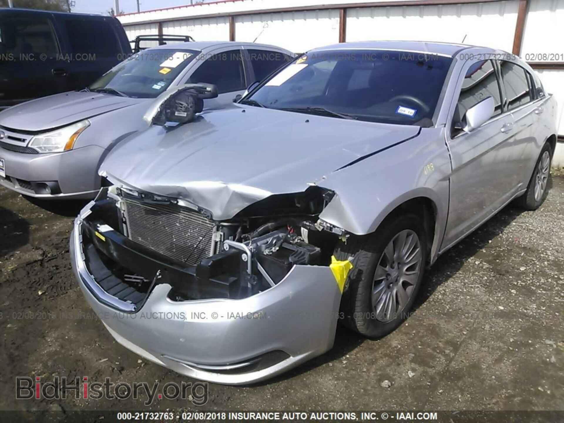 2012 Chrysler 200 - VIN: 1C3CCBAB6CN281572 - Фото 2