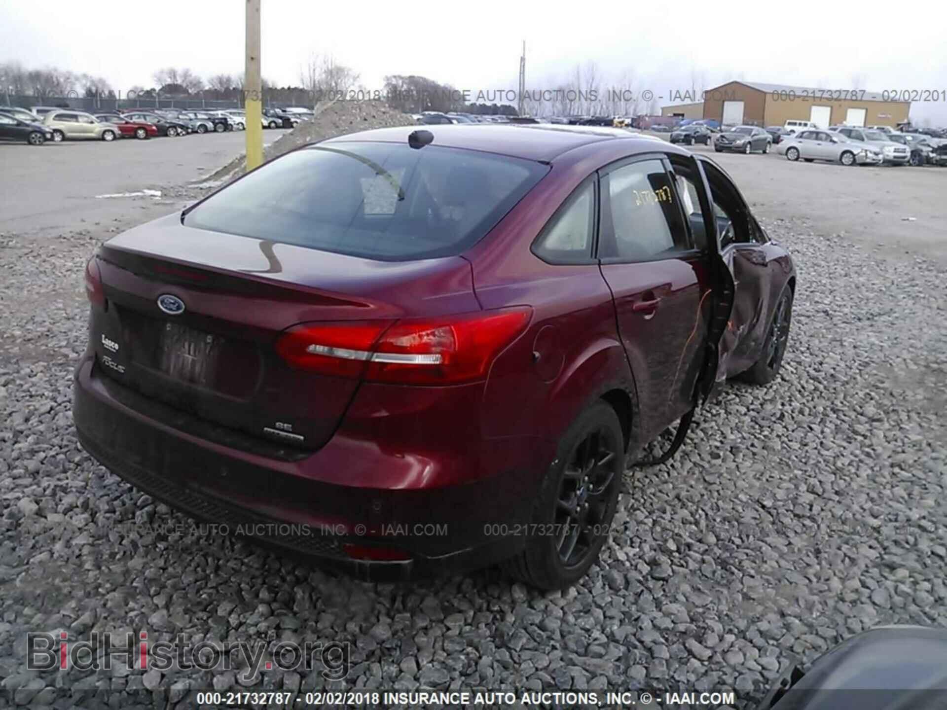 2016 Ford Focus - VIN: 1FADP3F27GL208527 - Photo 4