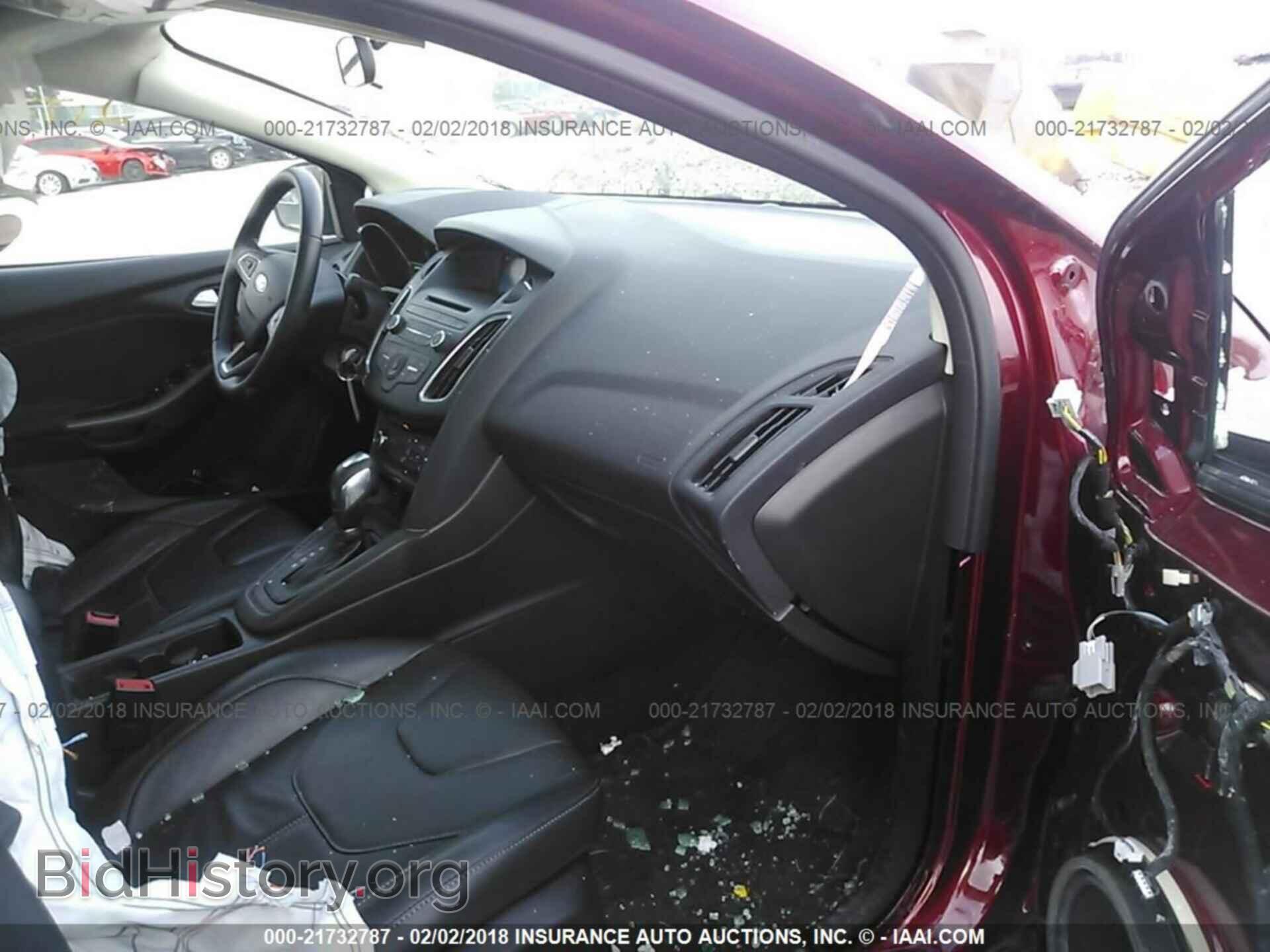 2016 Ford Focus - VIN: 1FADP3F27GL208527 - Photo 5