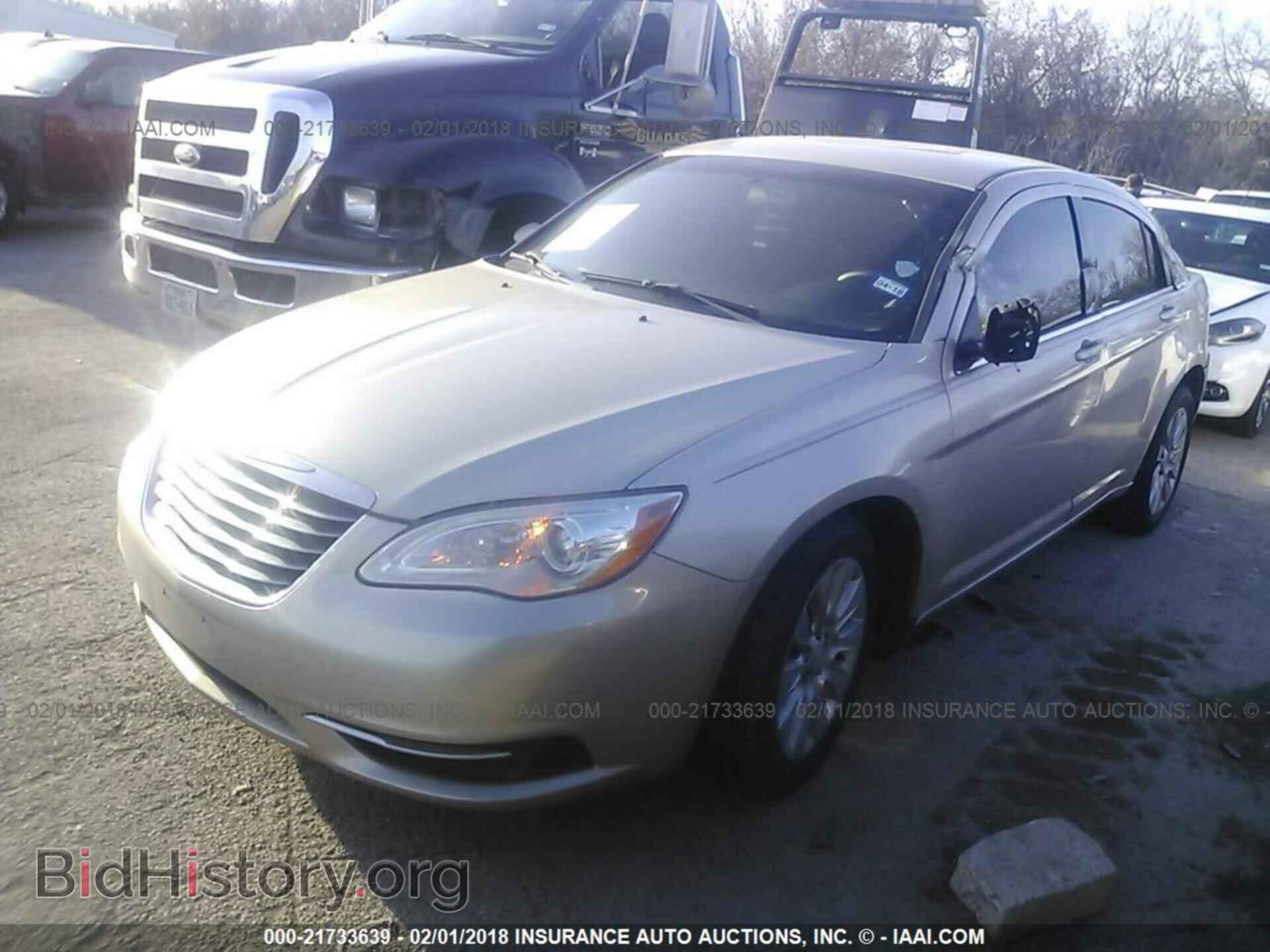 2014 Chrysler 200 - VIN: 1C3CCBAB5EN212441 - Photo 2