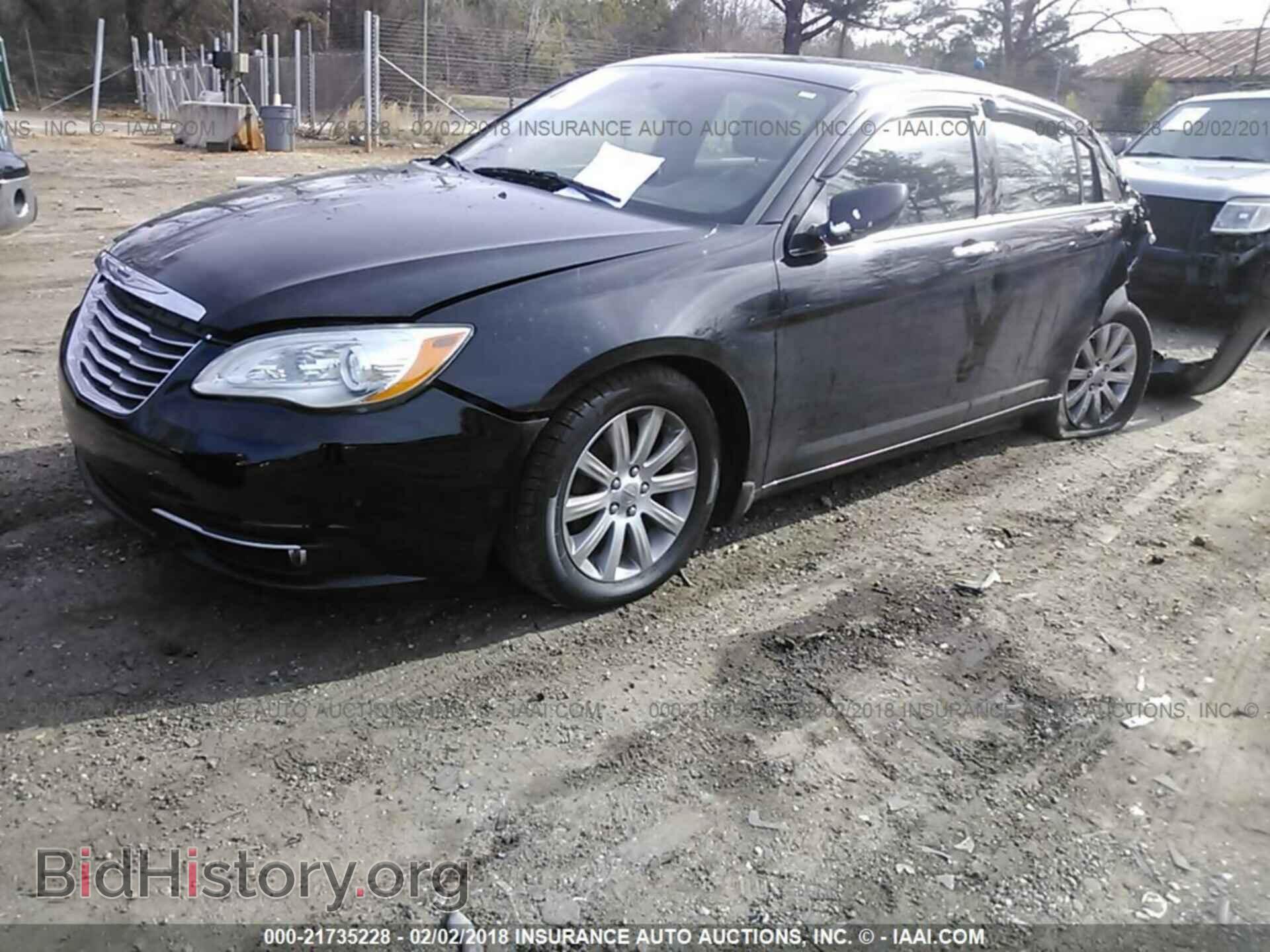 2013 Chrysler 200 - VIN: 1C3CCBCG0DN559702 - Фото 2