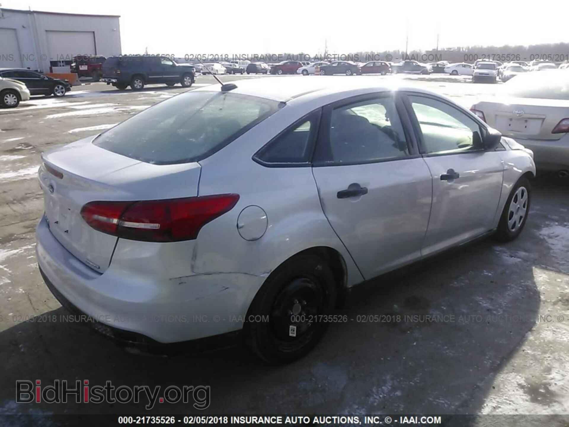 2016 Ford Focus - VIN: 1FADP3E29GL379605 - Photo 4