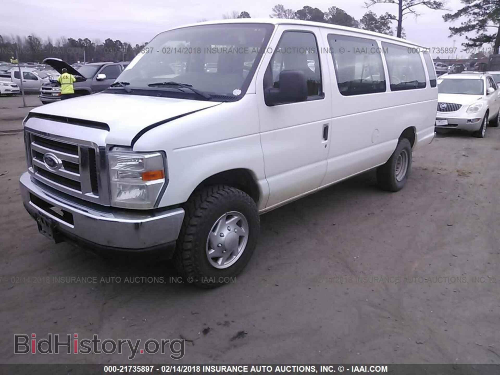 2013 Ford Econoline - VIN: 1FBSS3BL0DDA00482 - Фото 2