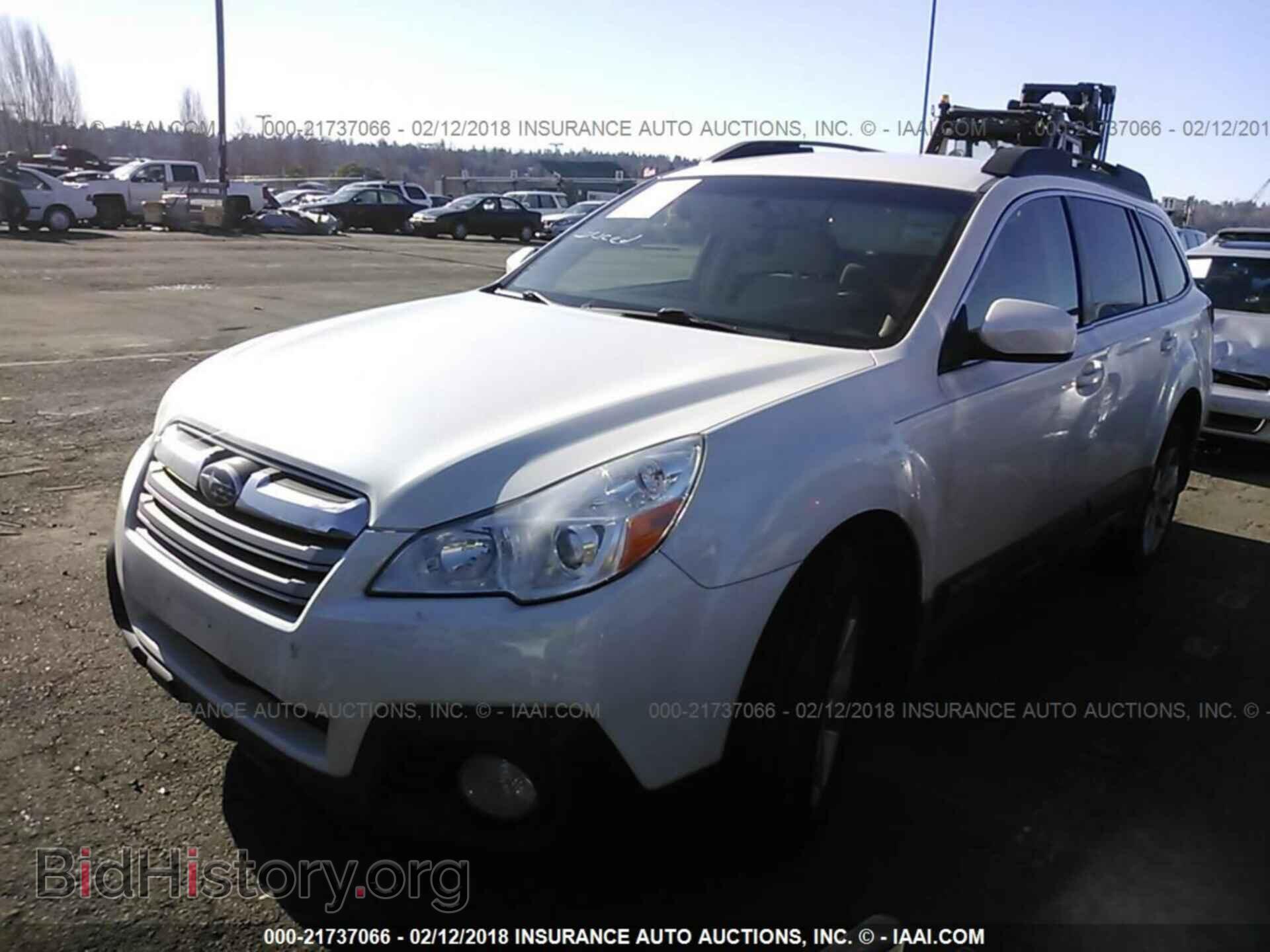 2014 Subaru Outback - VIN: 4S4BRBCC1E3249215 - Photo 2