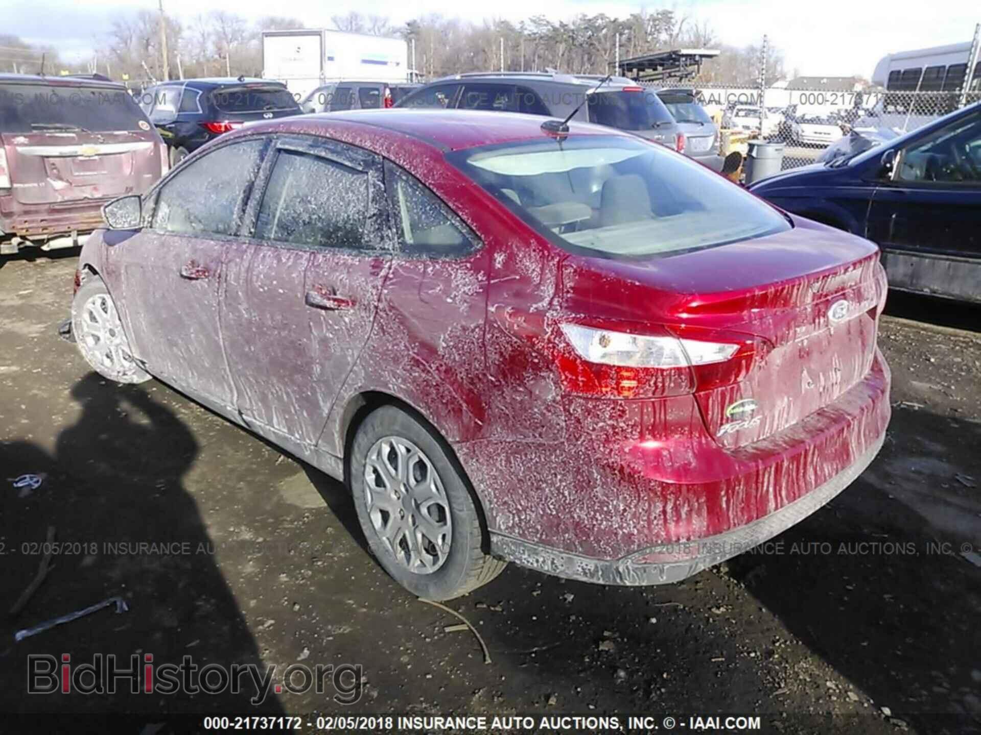 2012 Ford Focus - VIN: 1FAHP3F23CL445320 - Photo 3
