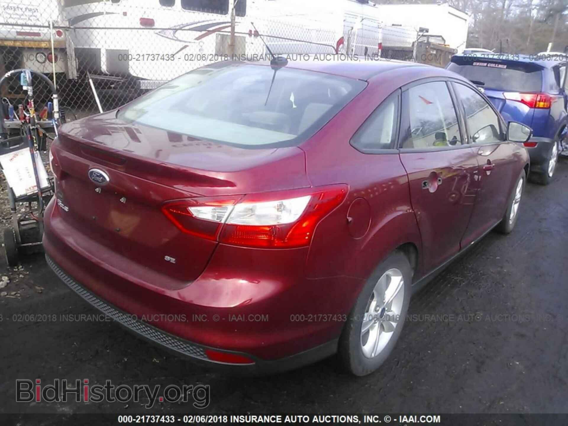 2014 Ford Focus - VIN: 1FADP3F28EL242957 - Photo 4