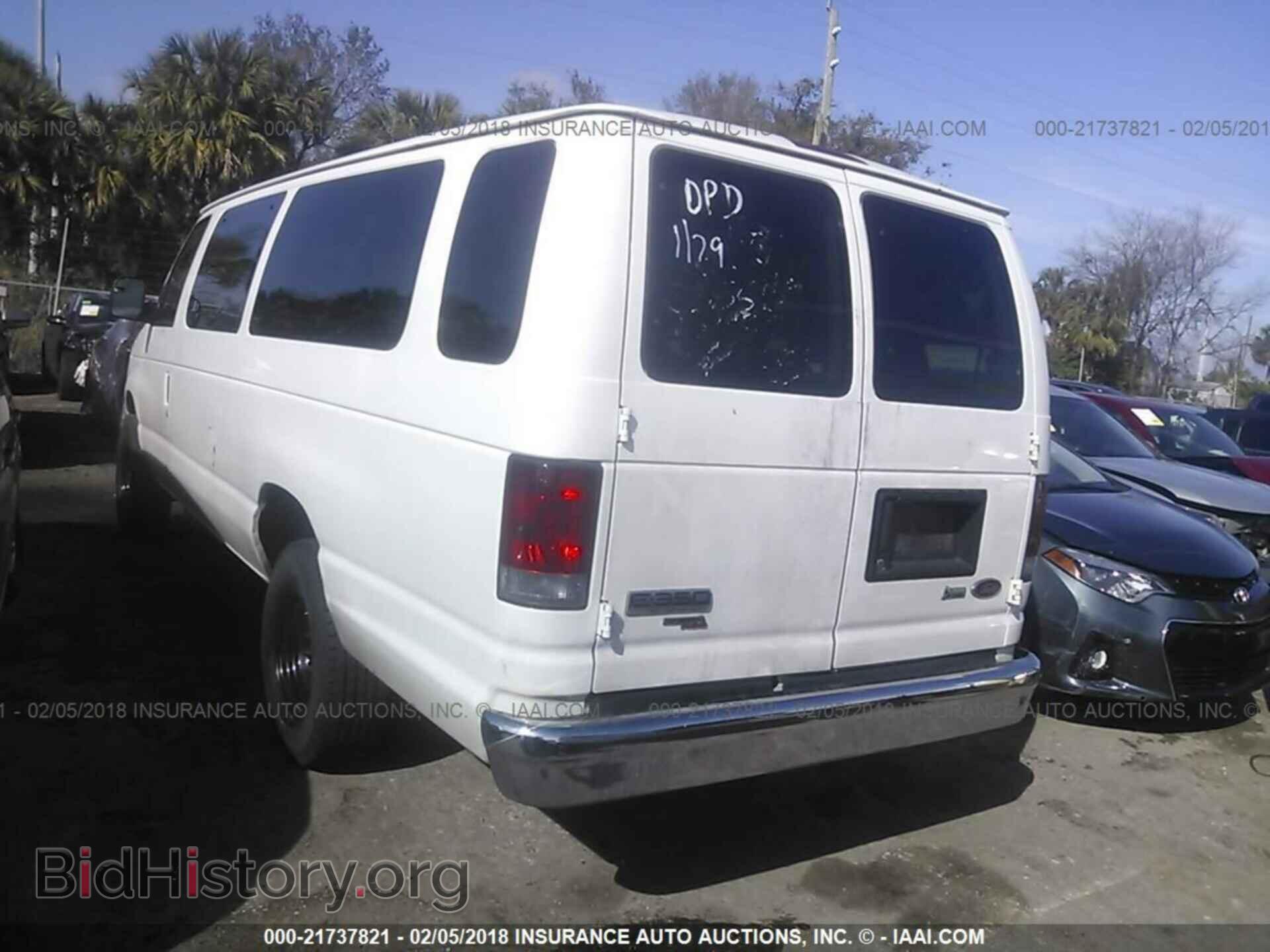 2012 Ford Econoline - VIN: 1FBSS3BL4CDA32303 - Фото 3