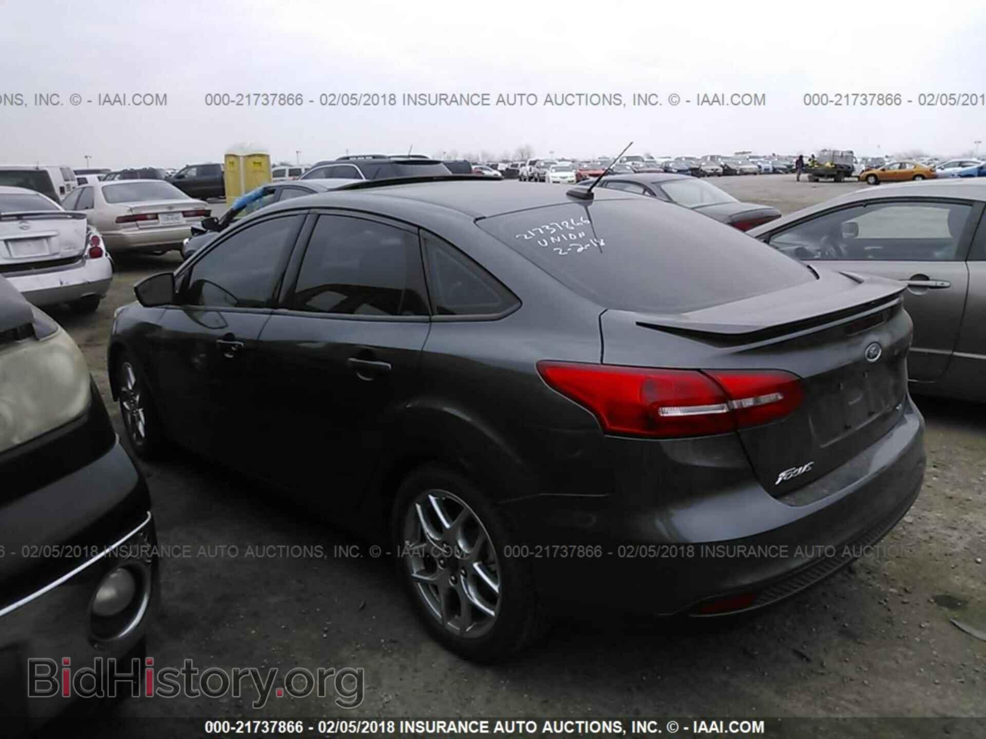 2015 Ford Focus - VIN: 1FADP3F2XFL326862 - Фото 3
