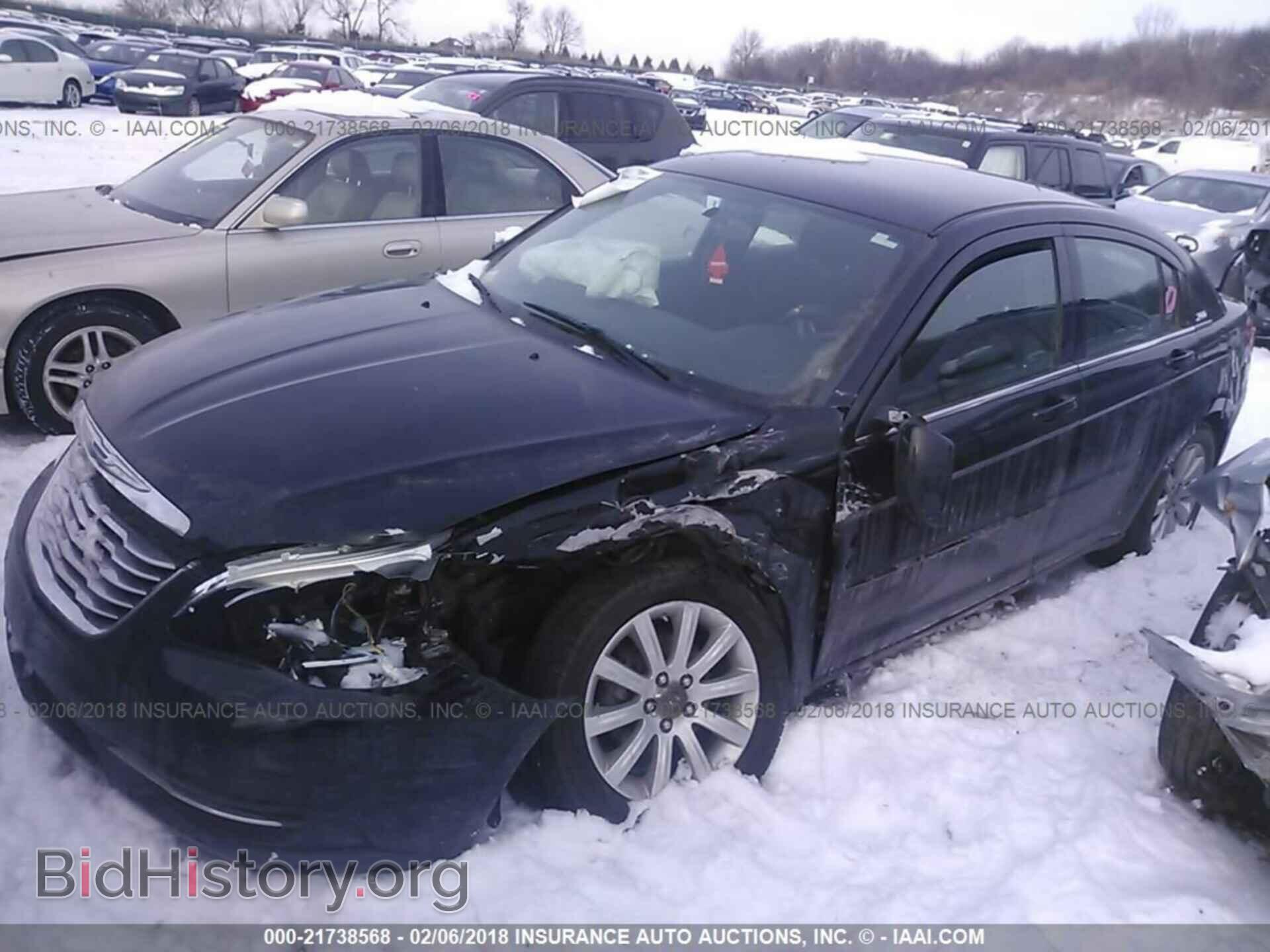 2013 Chrysler 200 - VIN: 1C3CCBBB8DN588760 - Фото 2