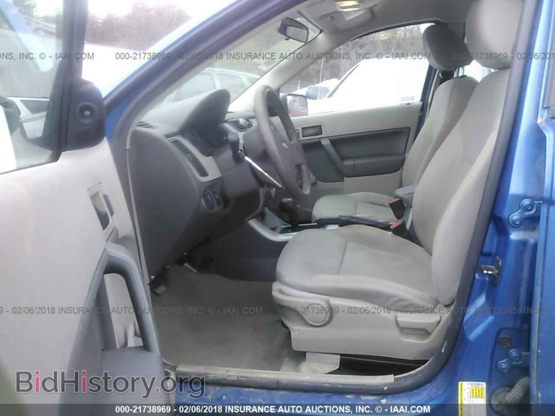 2011 Ford Focus - VIN: 1FAHP3EN2BW124233 - Photo 5