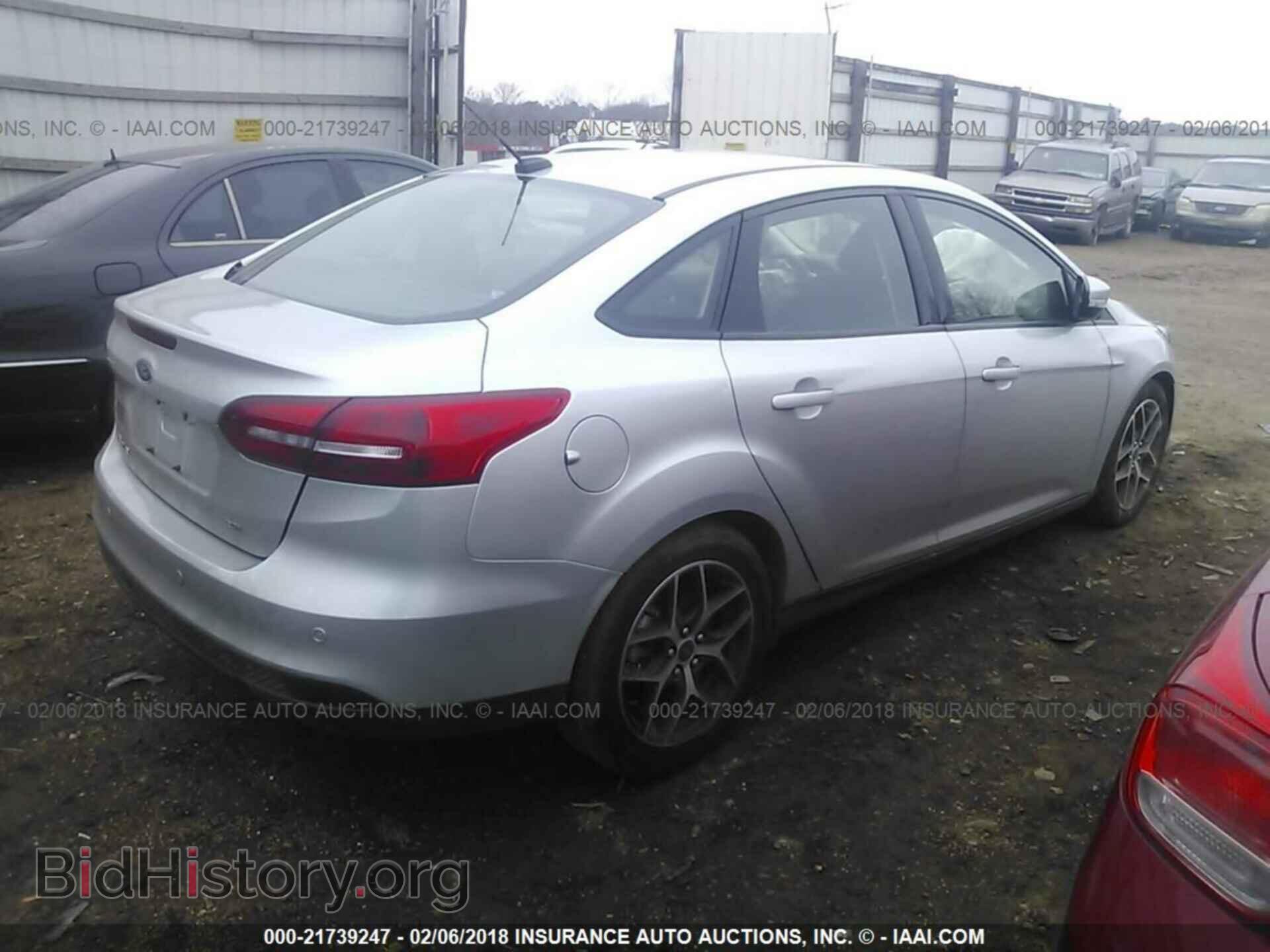 2017 Ford Focus - VIN: 1FADP3H26HL331167 - Photo 4