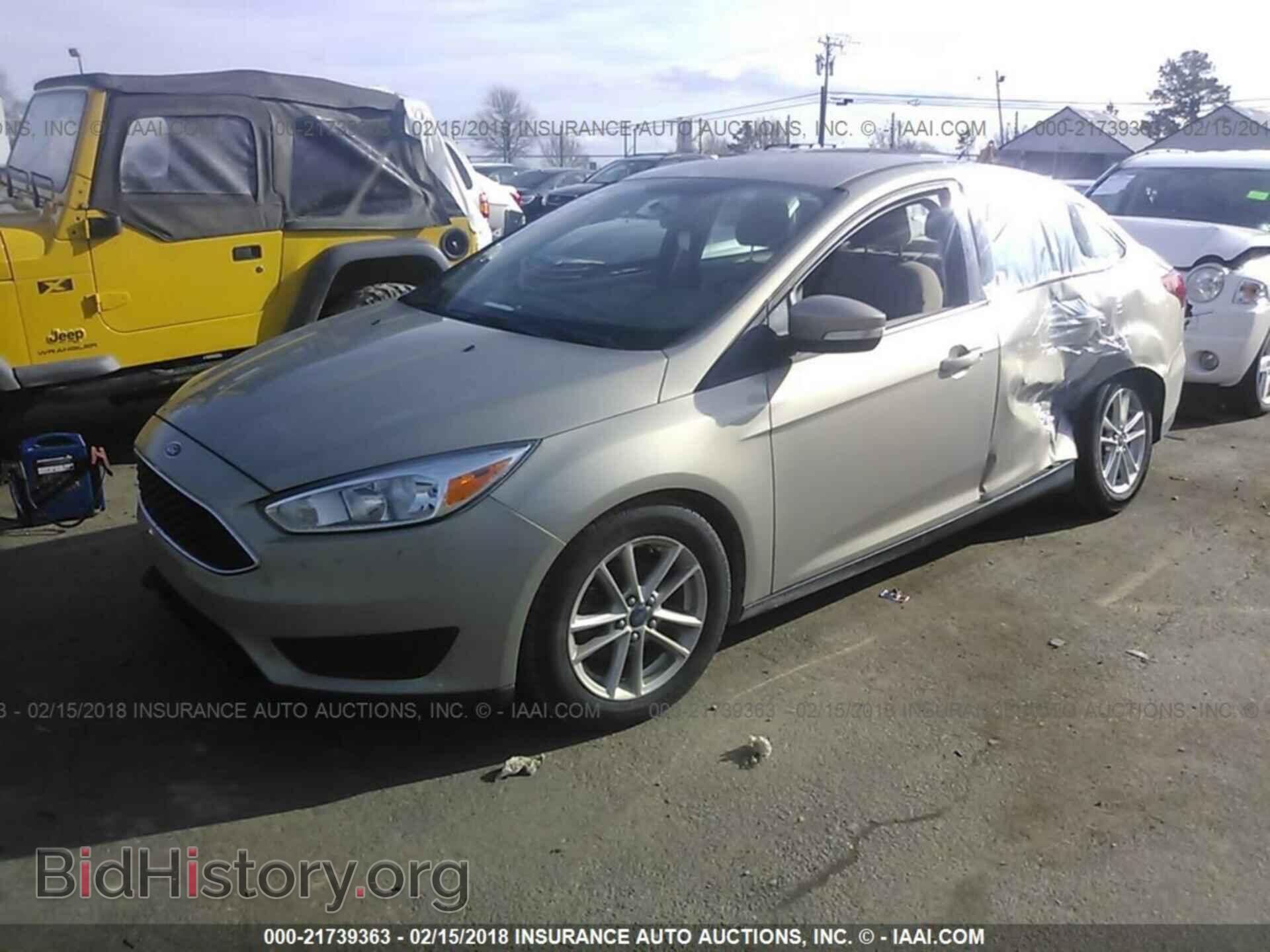 2016 Ford Focus - VIN: 1FADP3F24GL226628 - Photo 2