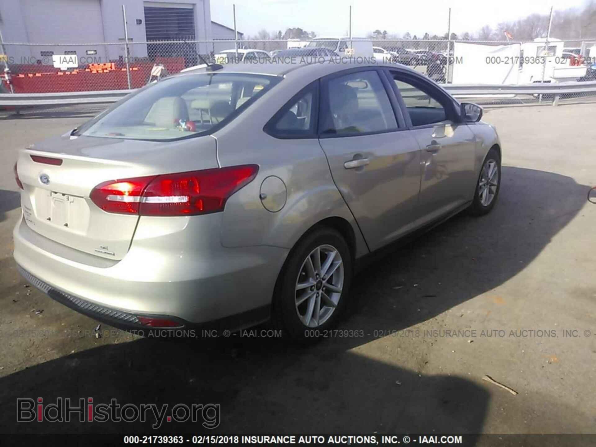 2016 Ford Focus - VIN: 1FADP3F24GL226628 - Photo 4
