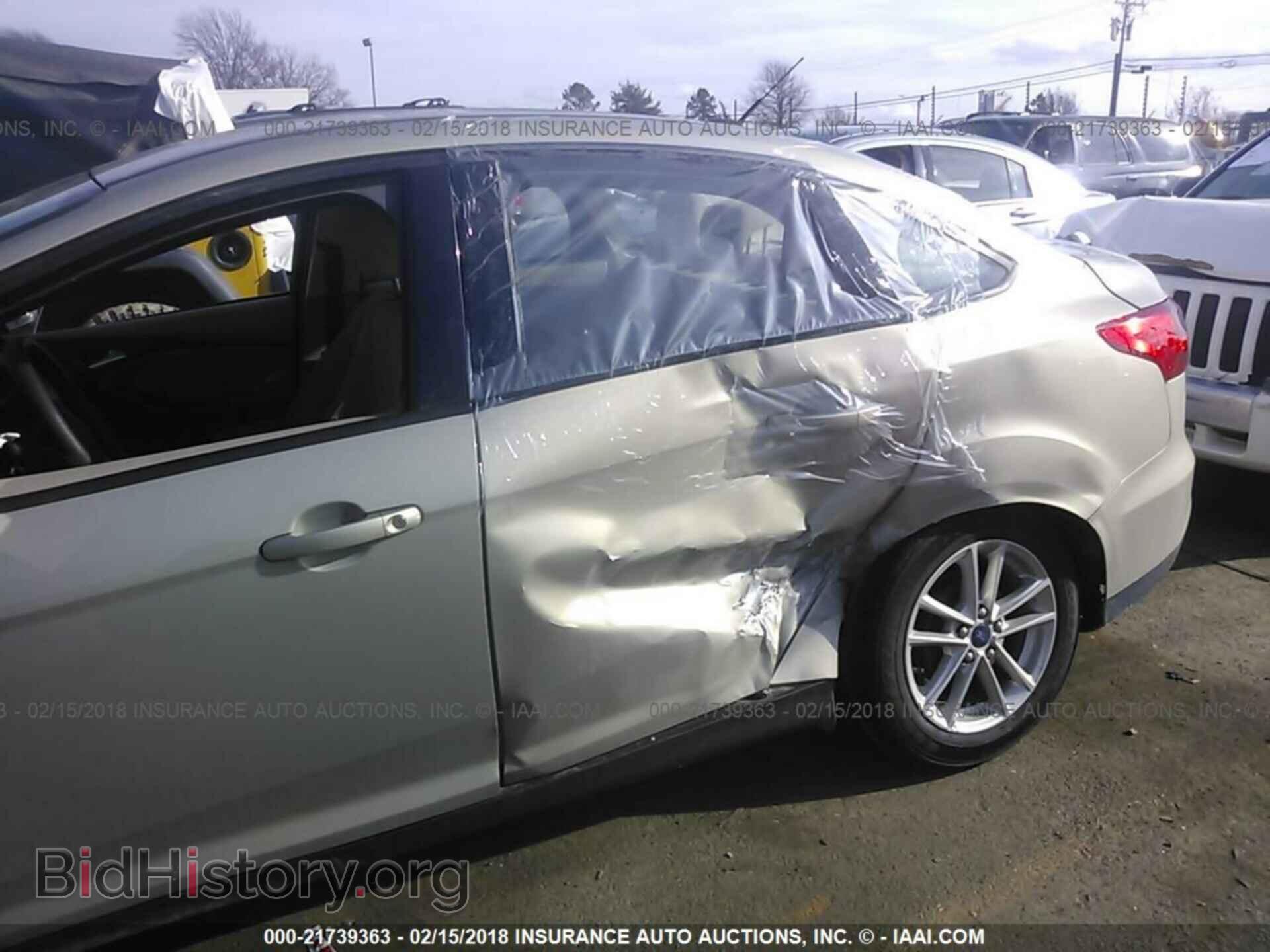 2016 Ford Focus - VIN: 1FADP3F24GL226628 - Photo 6