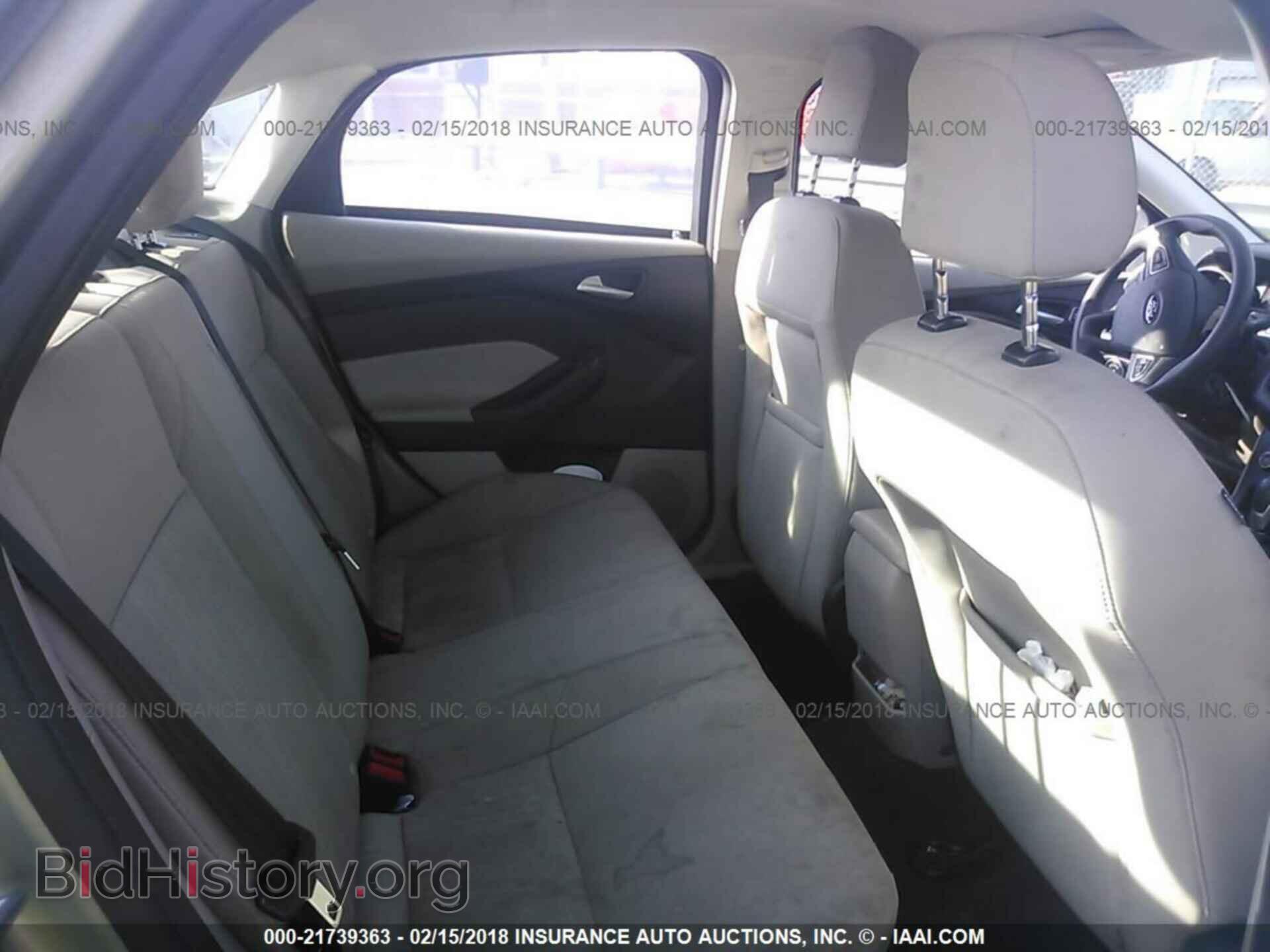 2016 Ford Focus - VIN: 1FADP3F24GL226628 - Photo 8