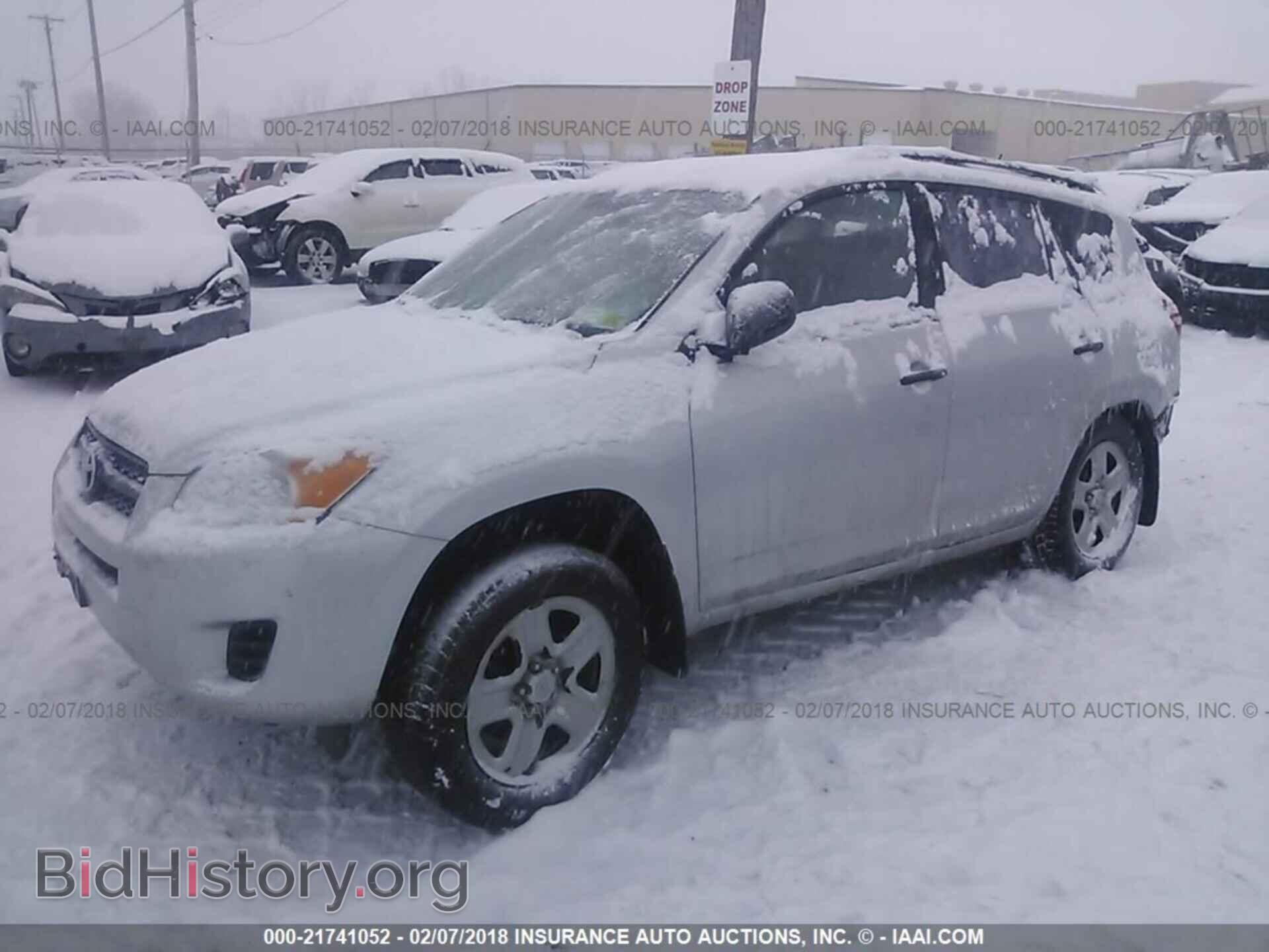 2011 Toyota Rav4 - VIN: 2T3BF4DV9BW147596 - Фото 2