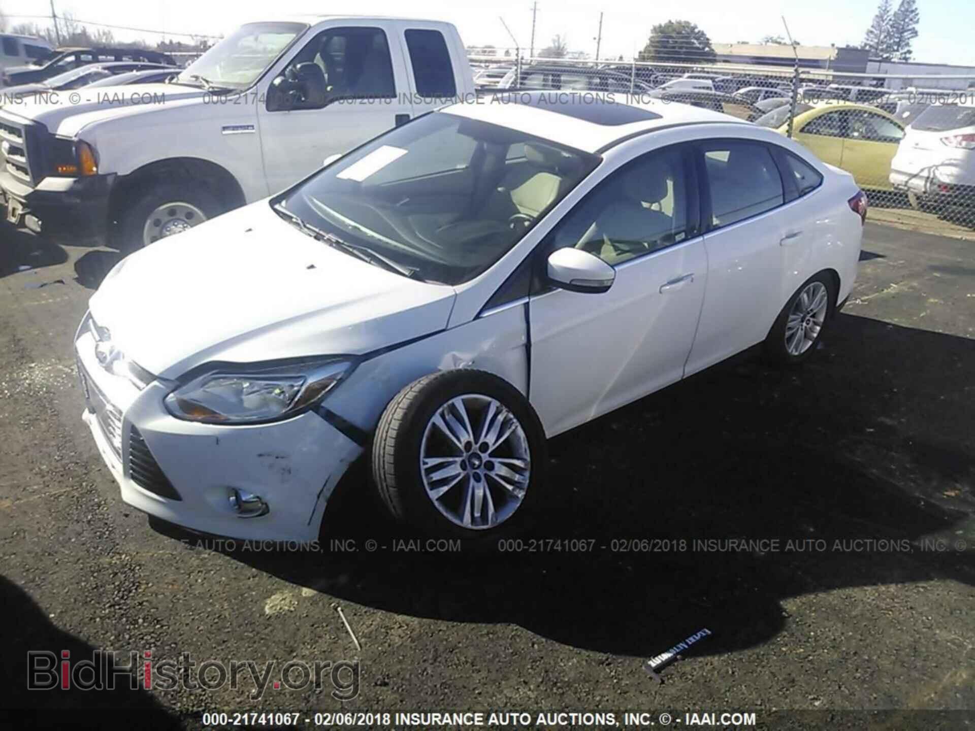 2012 Ford Focus - VIN: 1FAHP3H22CL334108 - Photo 2