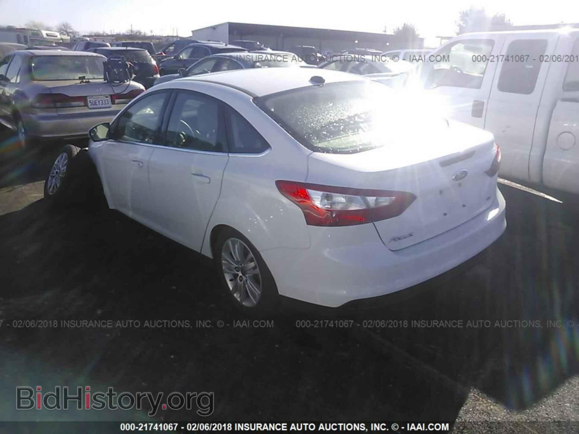 2012 Ford Focus - VIN: 1FAHP3H22CL334108 - Photo 3