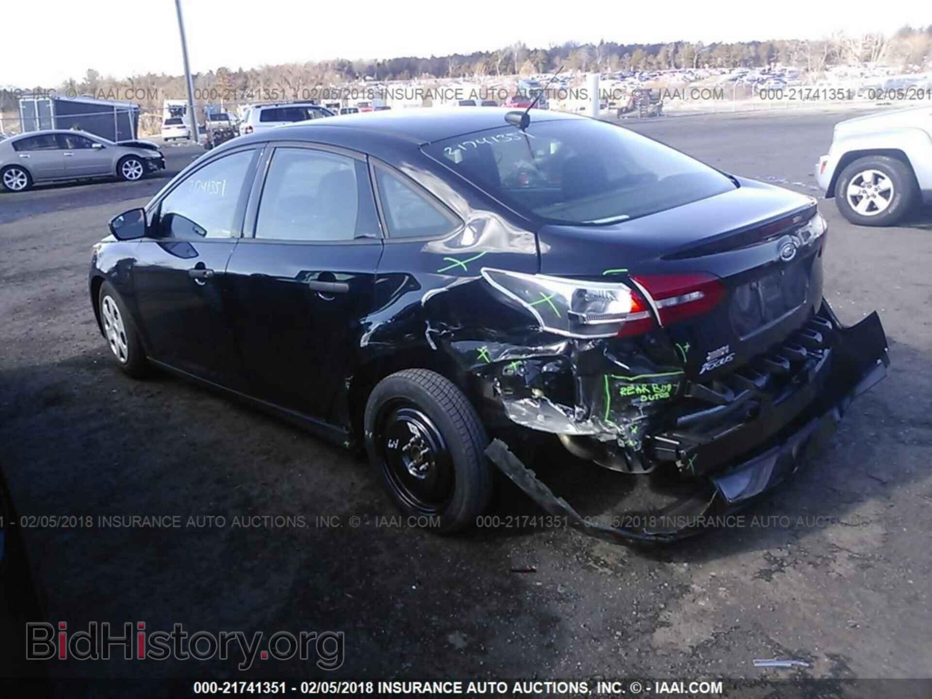 2016 Ford Focus - VIN: 1FADP3E22GL233000 - Photo 3