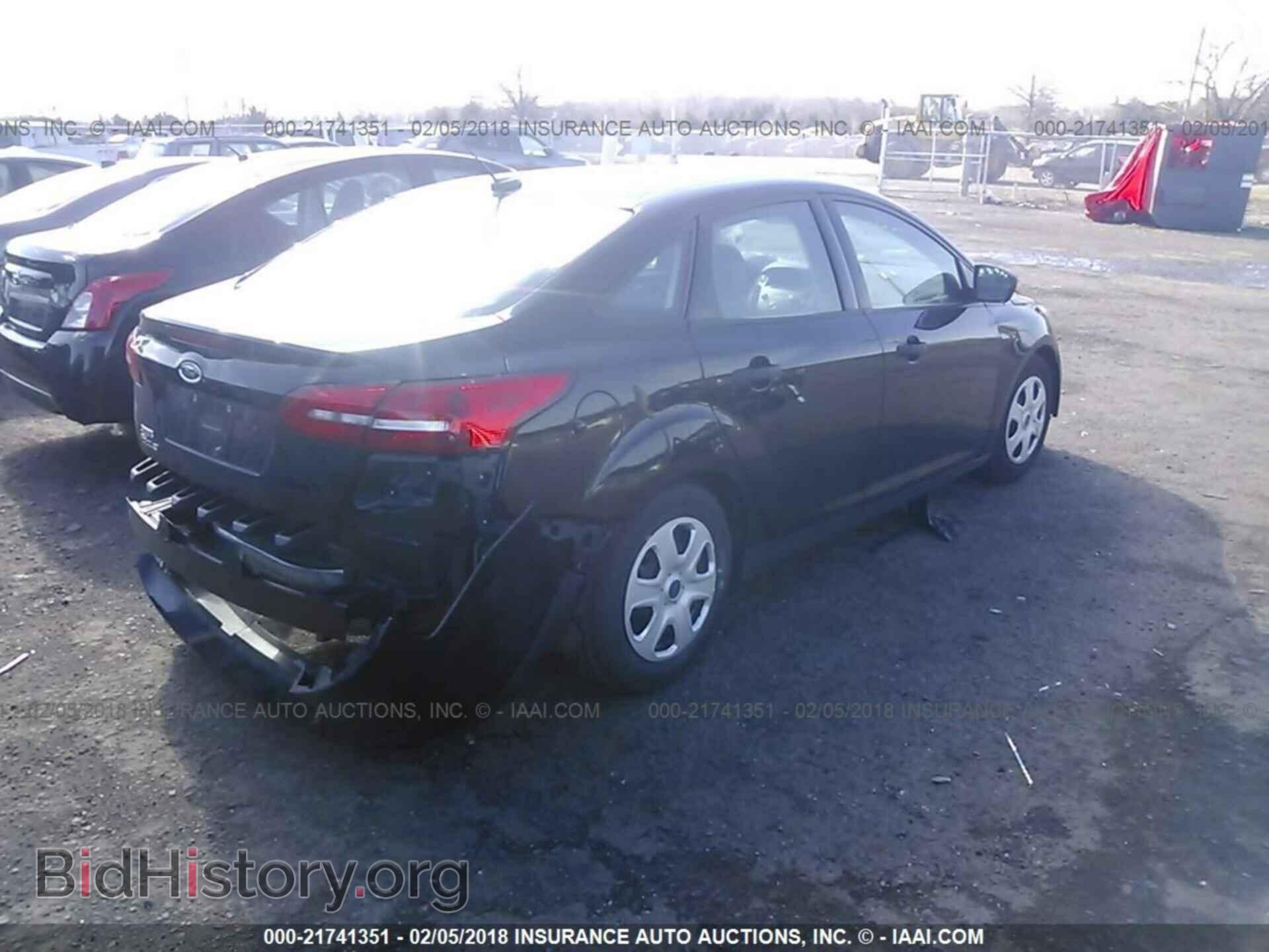 2016 Ford Focus - VIN: 1FADP3E22GL233000 - Photo 4