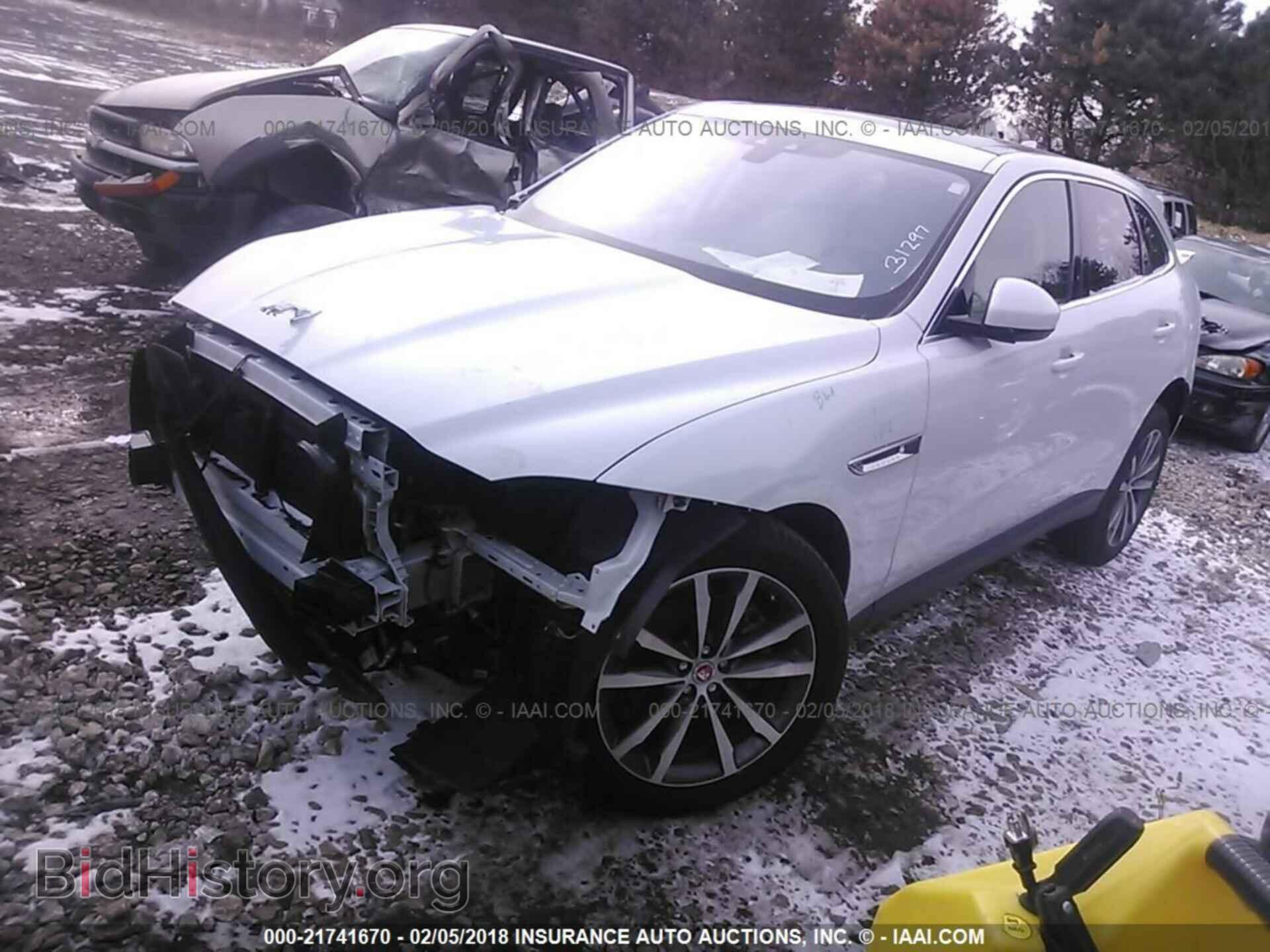 2017 Jaguar F-pace - VIN: SADCK2BV6HA076408 - Фото 2