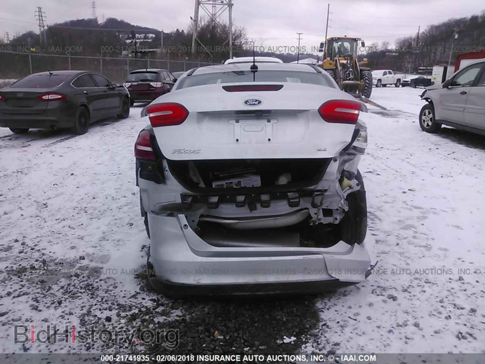 2018 Ford Focus - VIN: 1FADP3F2XJL215527 - Фото 6