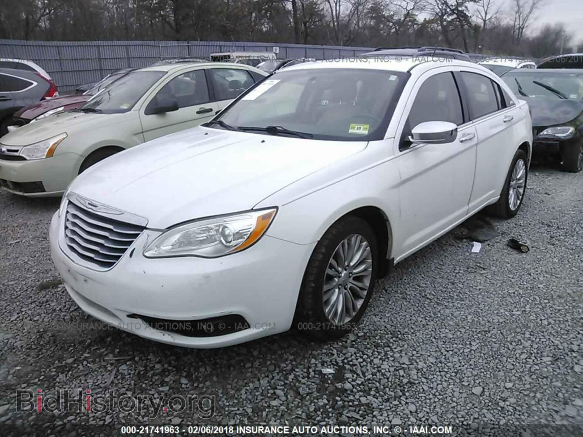 2011 Chrysler 200 - VIN: 1C3BC2FG7BN619320 - Photo 2