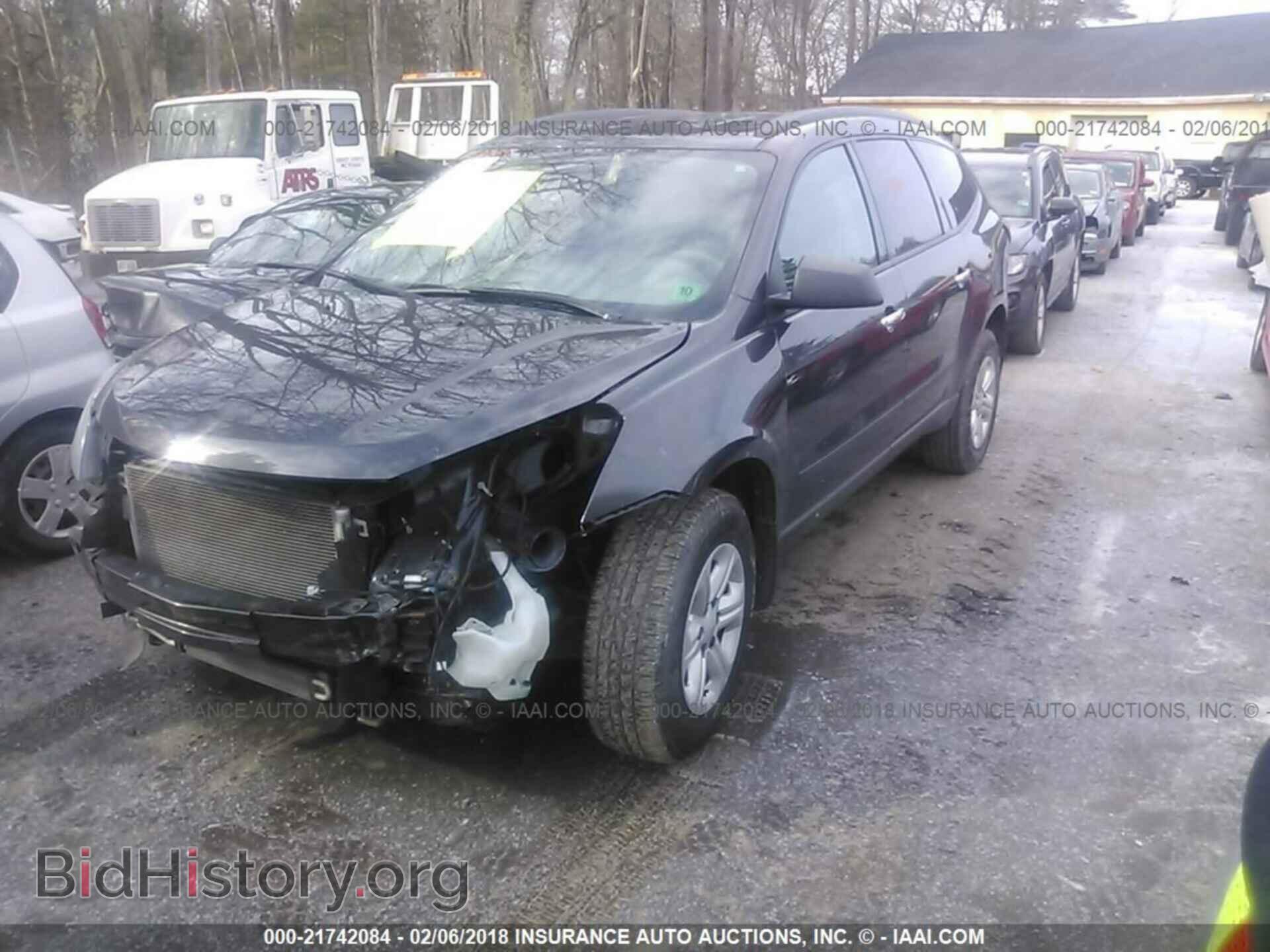 2015 Chevrolet Traverse - VIN: 1GNKRFED4FJ378295 - Фото 2