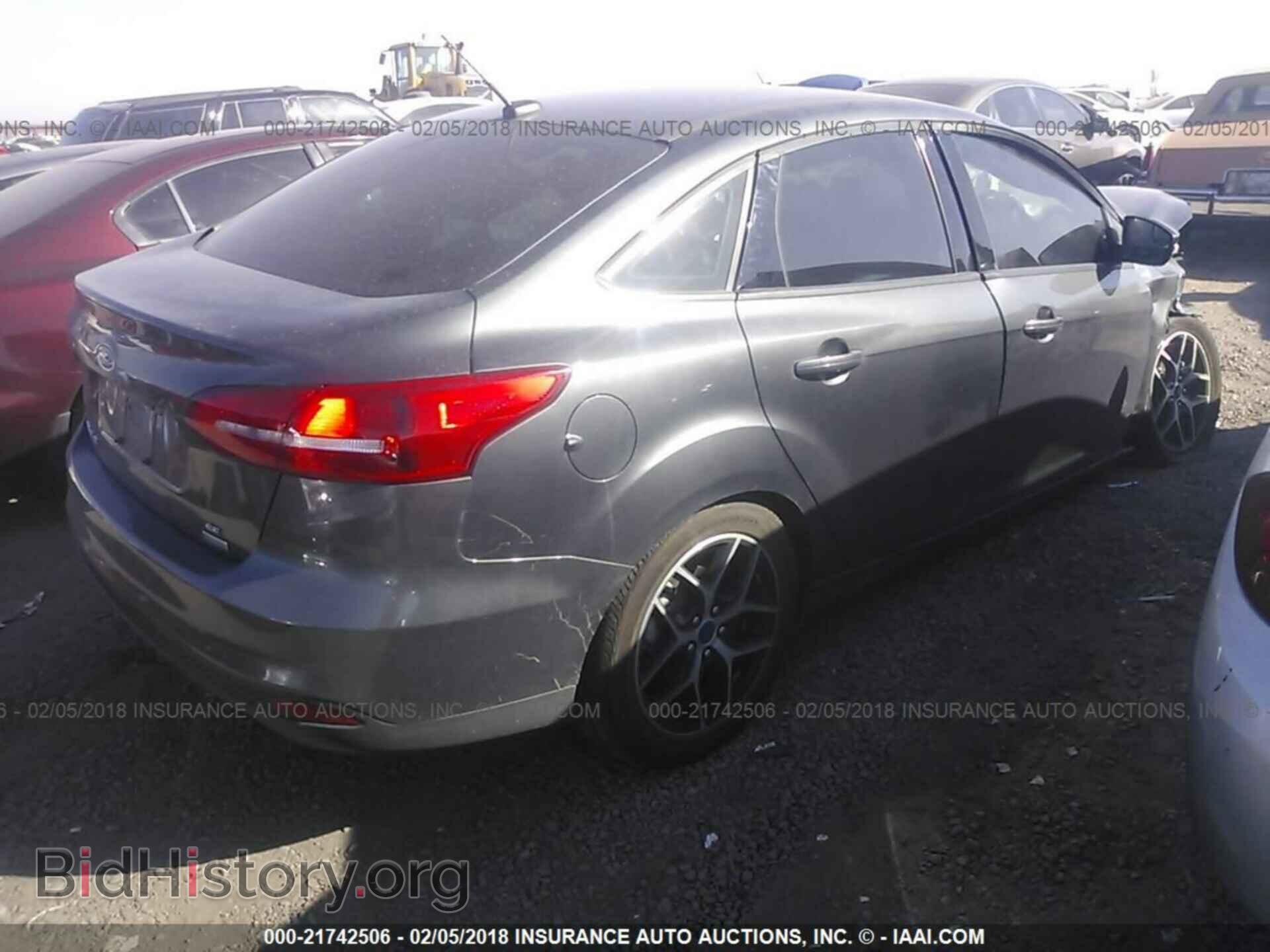 2017 Ford Focus - VIN: 1FADP3FE9HL273195 - Фото 4