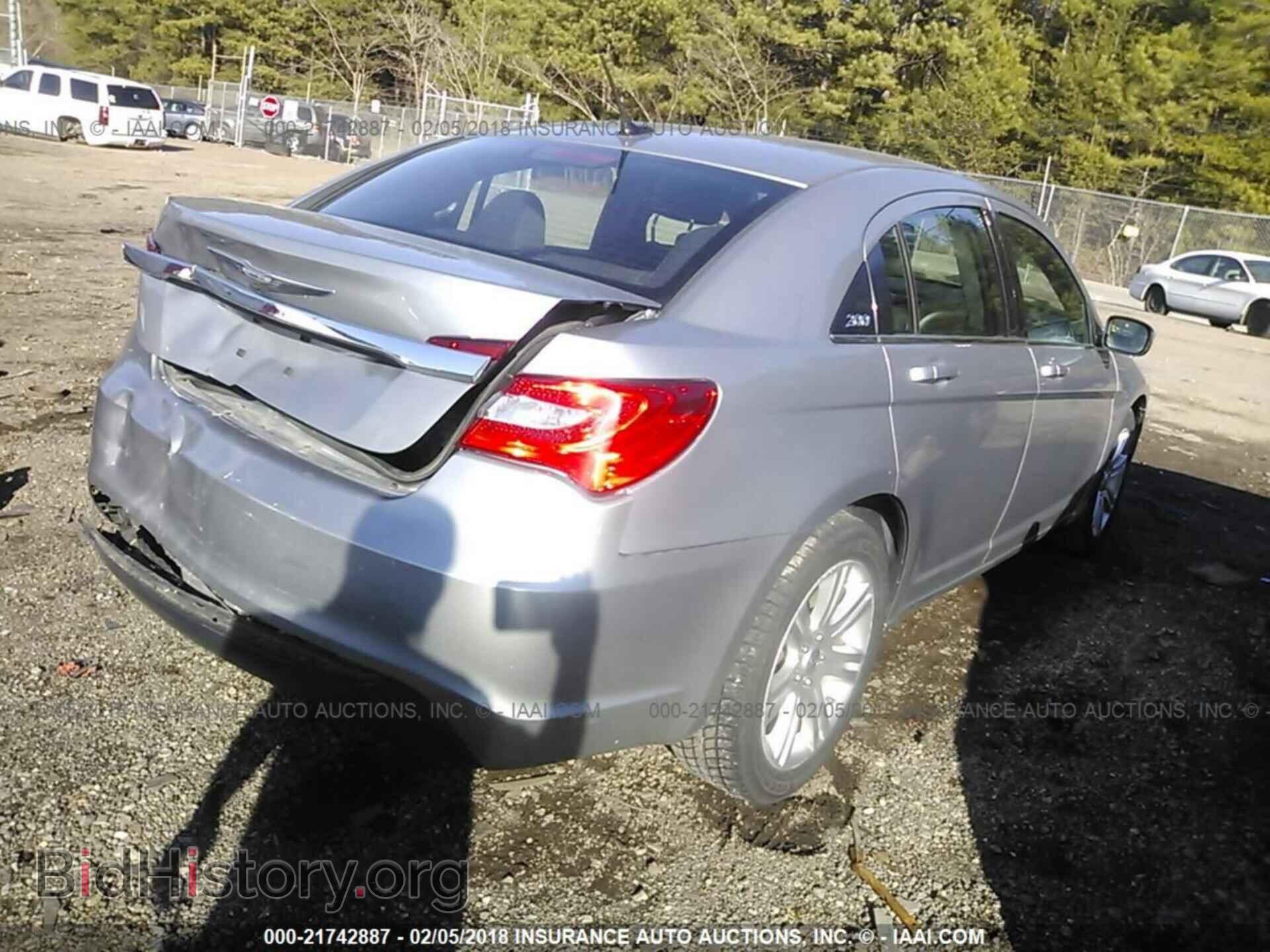 2013 Chrysler 200 - VIN: 1C3CCBBB9DN734843 - Фото 4