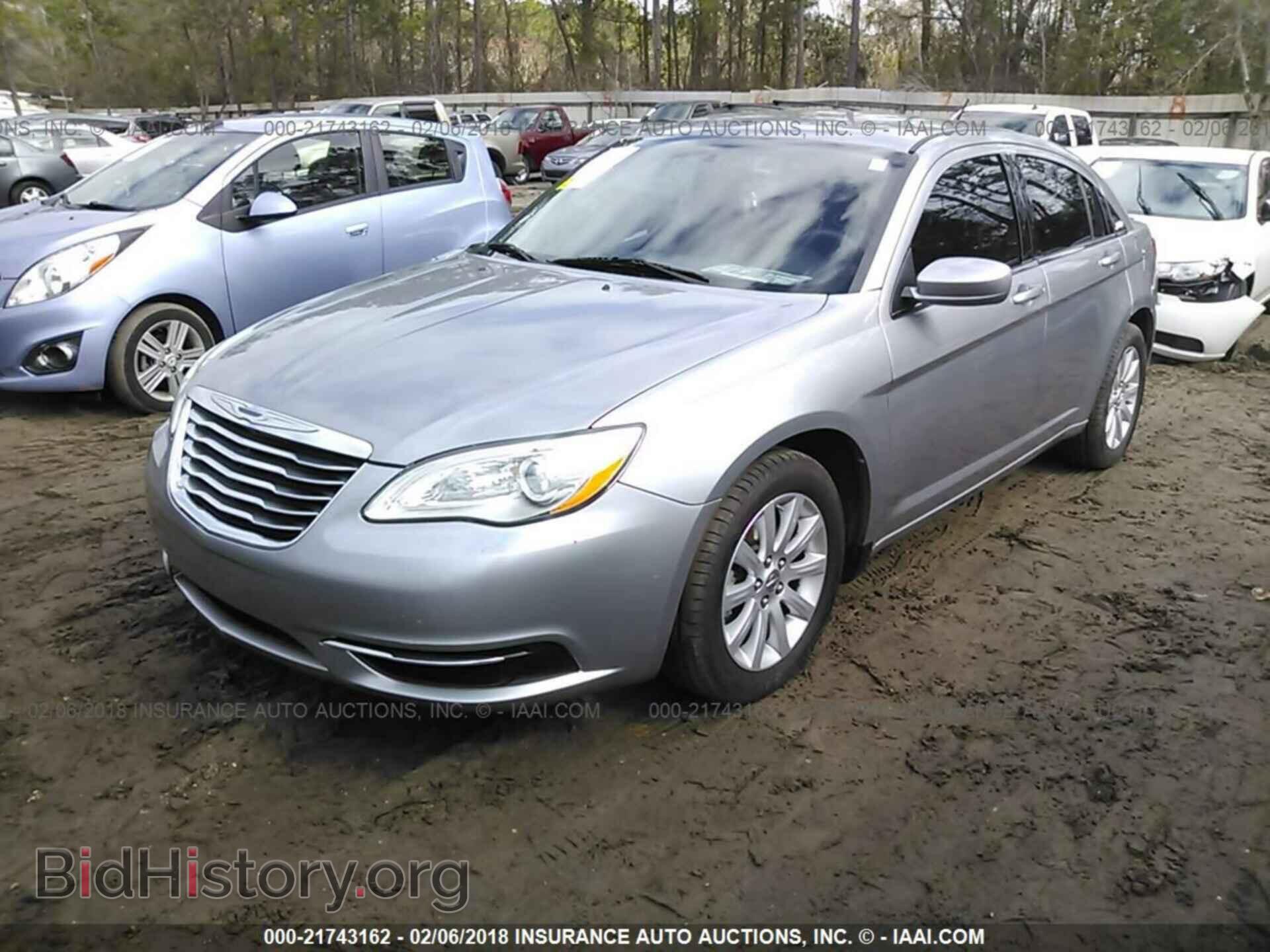 2013 Chrysler 200 - VIN: 1C3CCBBB2DN679605 - Фото 2