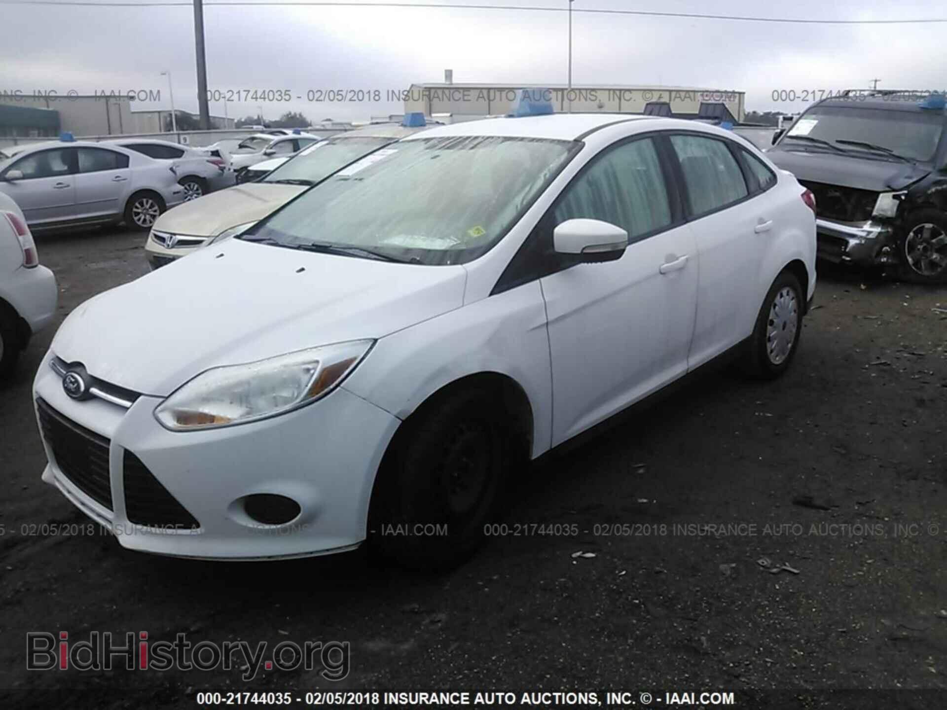 2013 Ford Focus - VIN: 1FADP3F21DL206462 - Photo 2