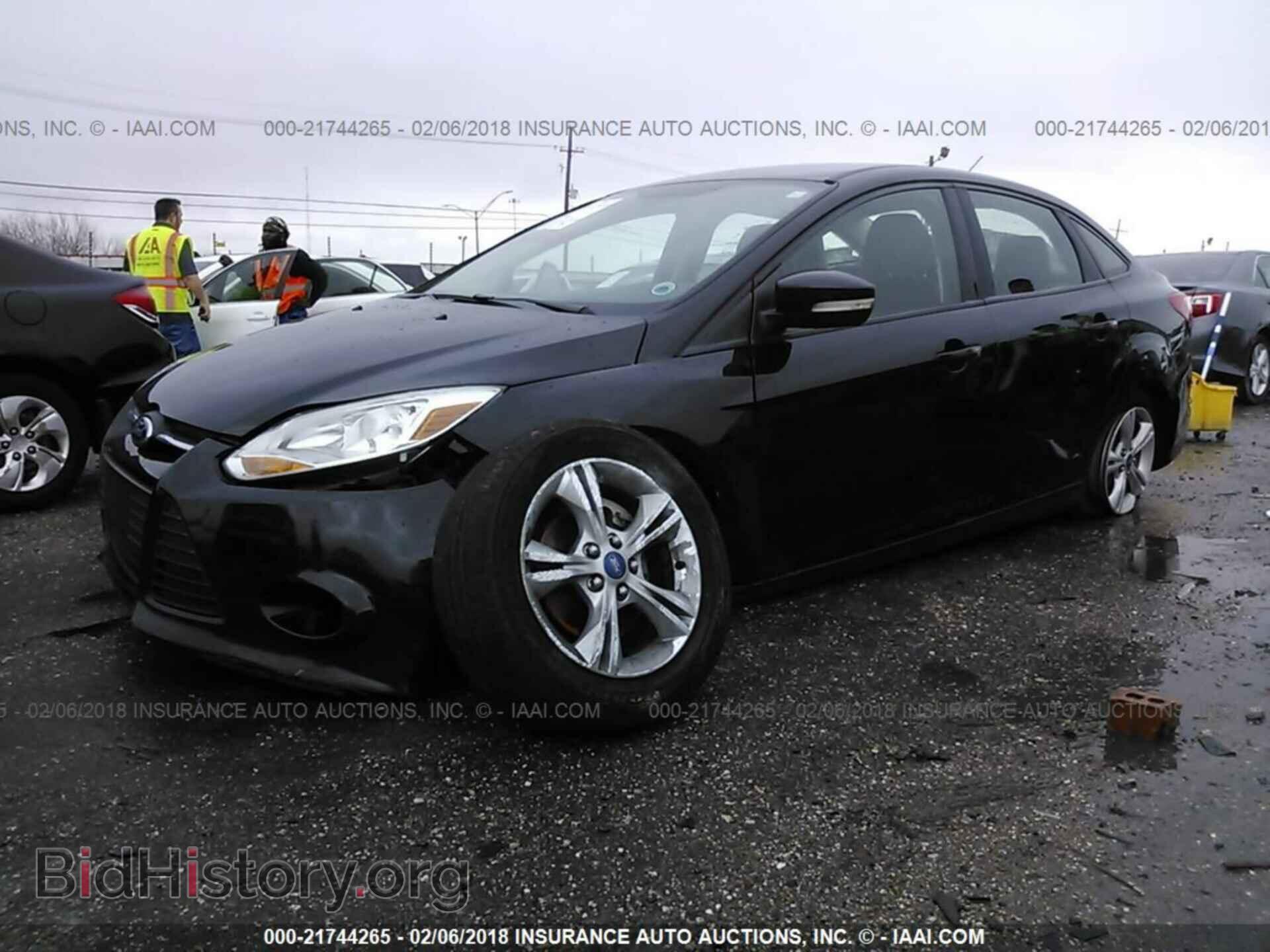 2013 Ford Focus - VIN: 1FADP3F27DL247260 - Фото 2