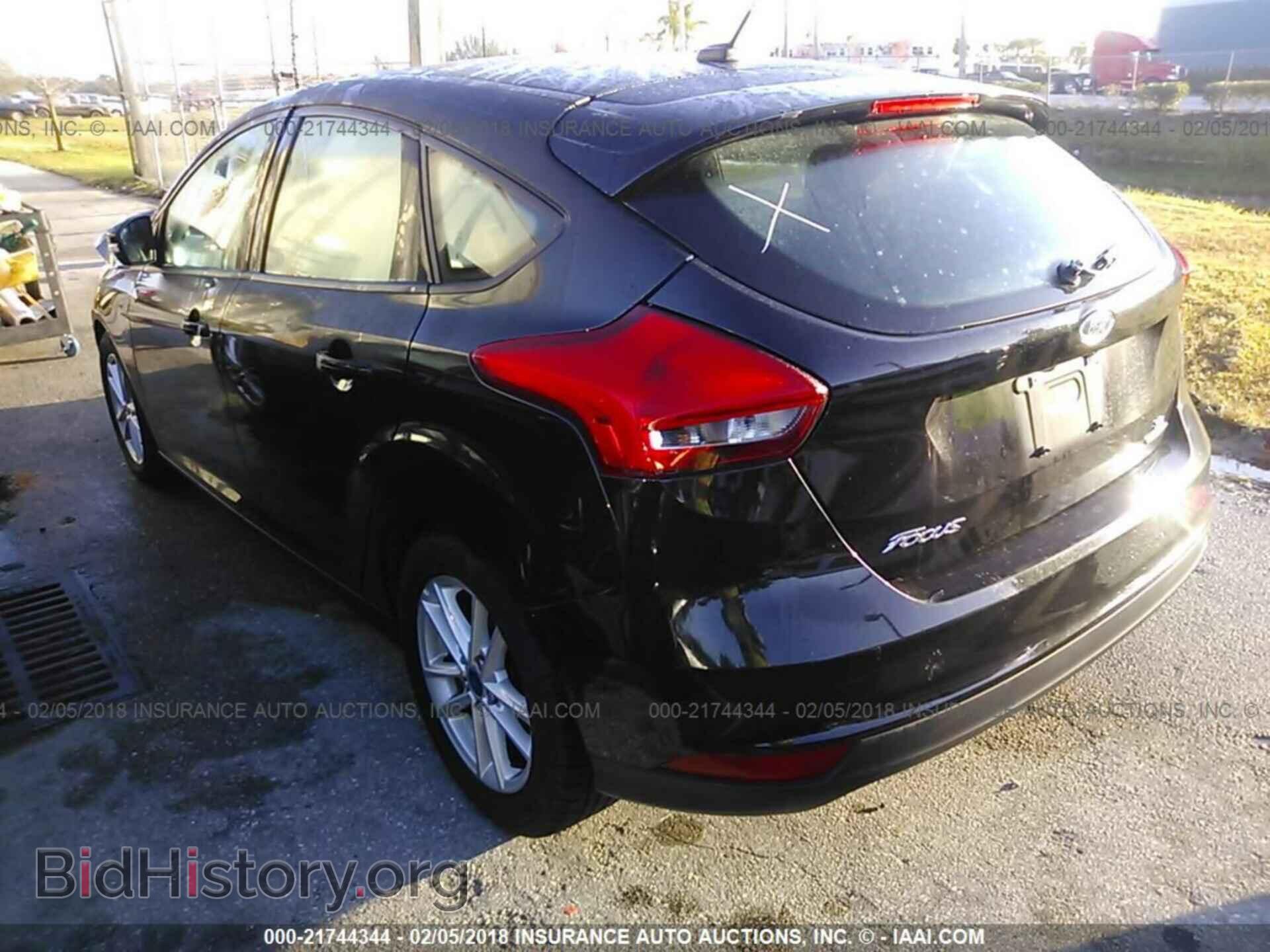 2016 Ford Focus - VIN: 1FADP3K26GL364113 - Photo 3