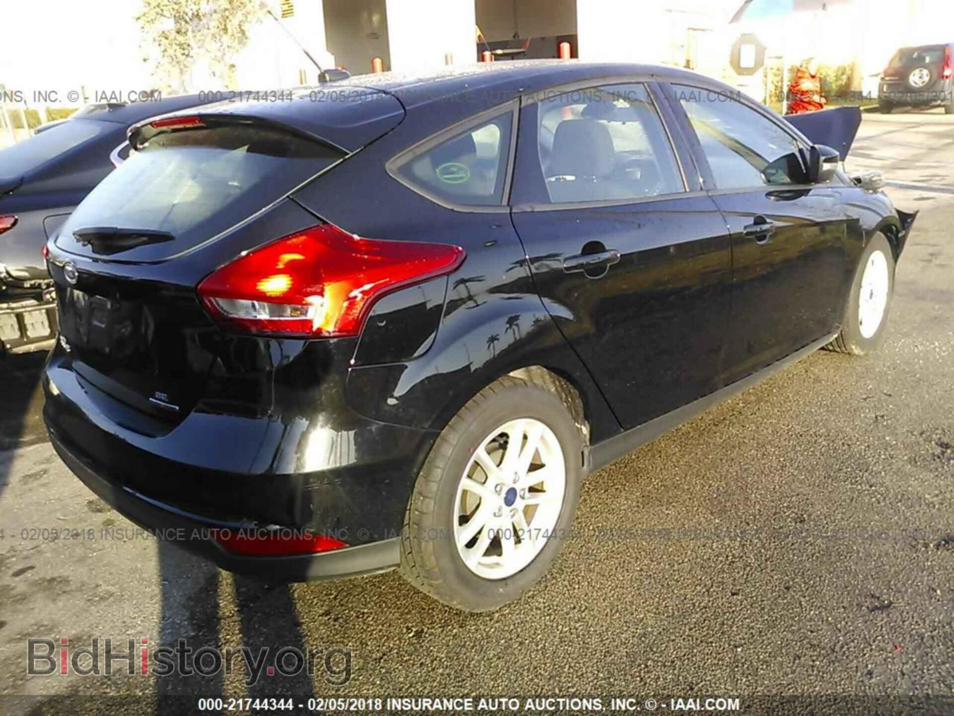 2016 Ford Focus - VIN: 1FADP3K26GL364113 - Photo 4