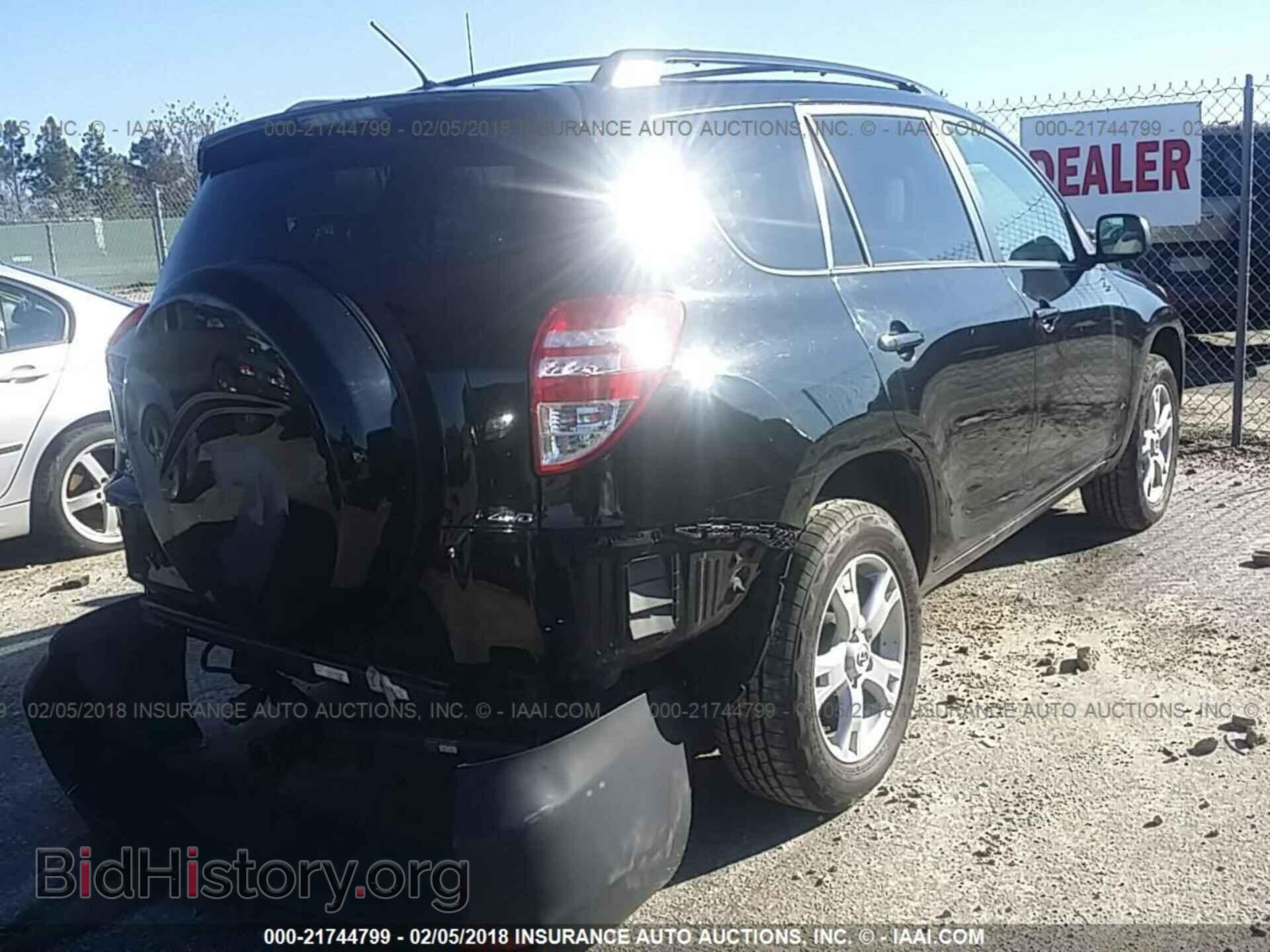 2011 Toyota Rav4 - VIN: 2T3BF4DV3BW118935 - Photo 4