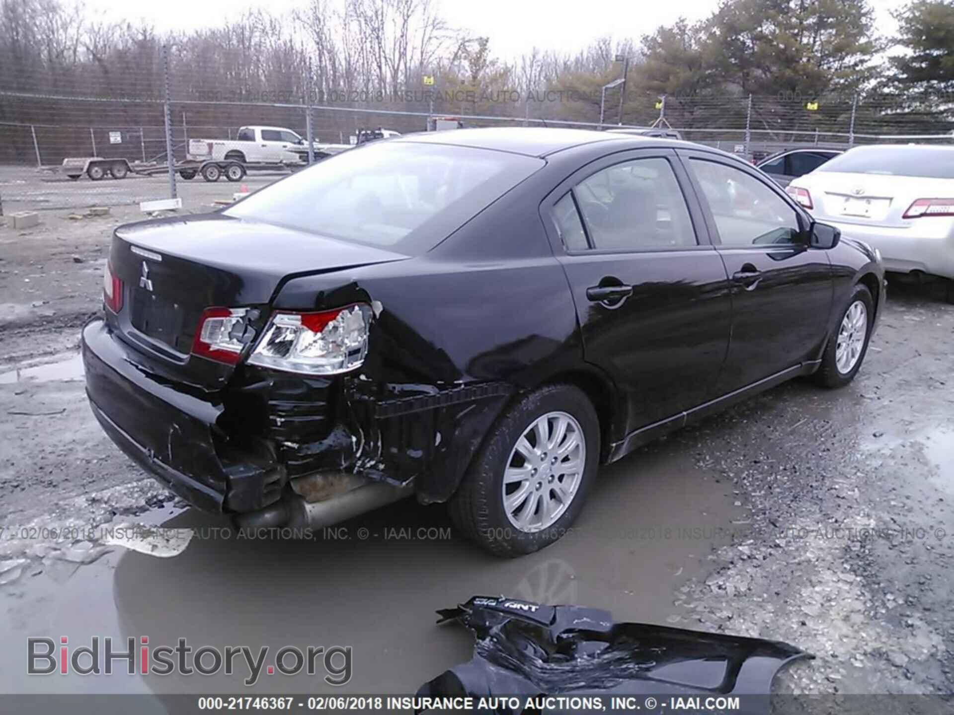 2011 Mitsubishi Galant - VIN: 4A32B2FF2BE024636 - Photo 4