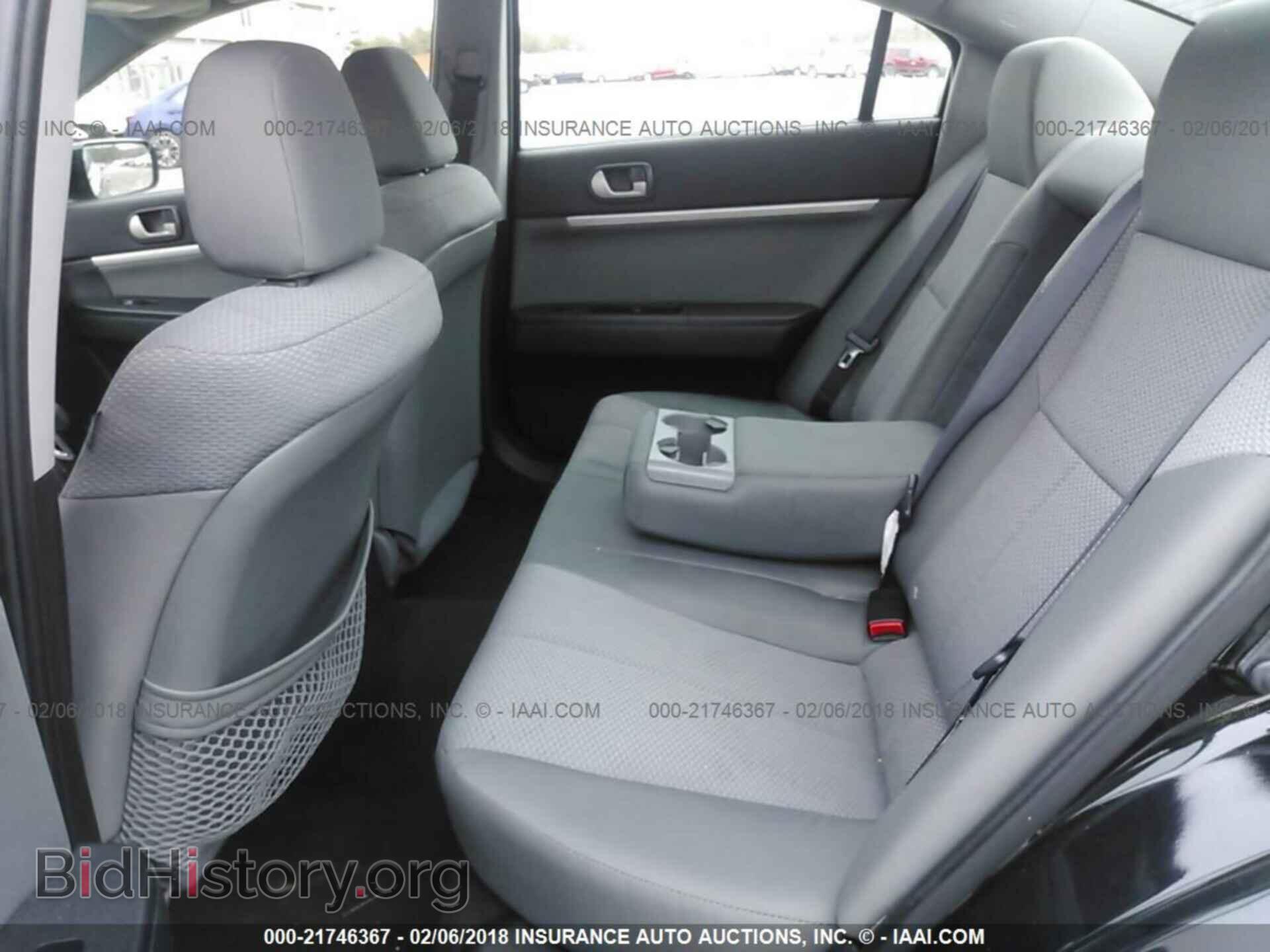 2011 Mitsubishi Galant - VIN: 4A32B2FF2BE024636 - Photo 8