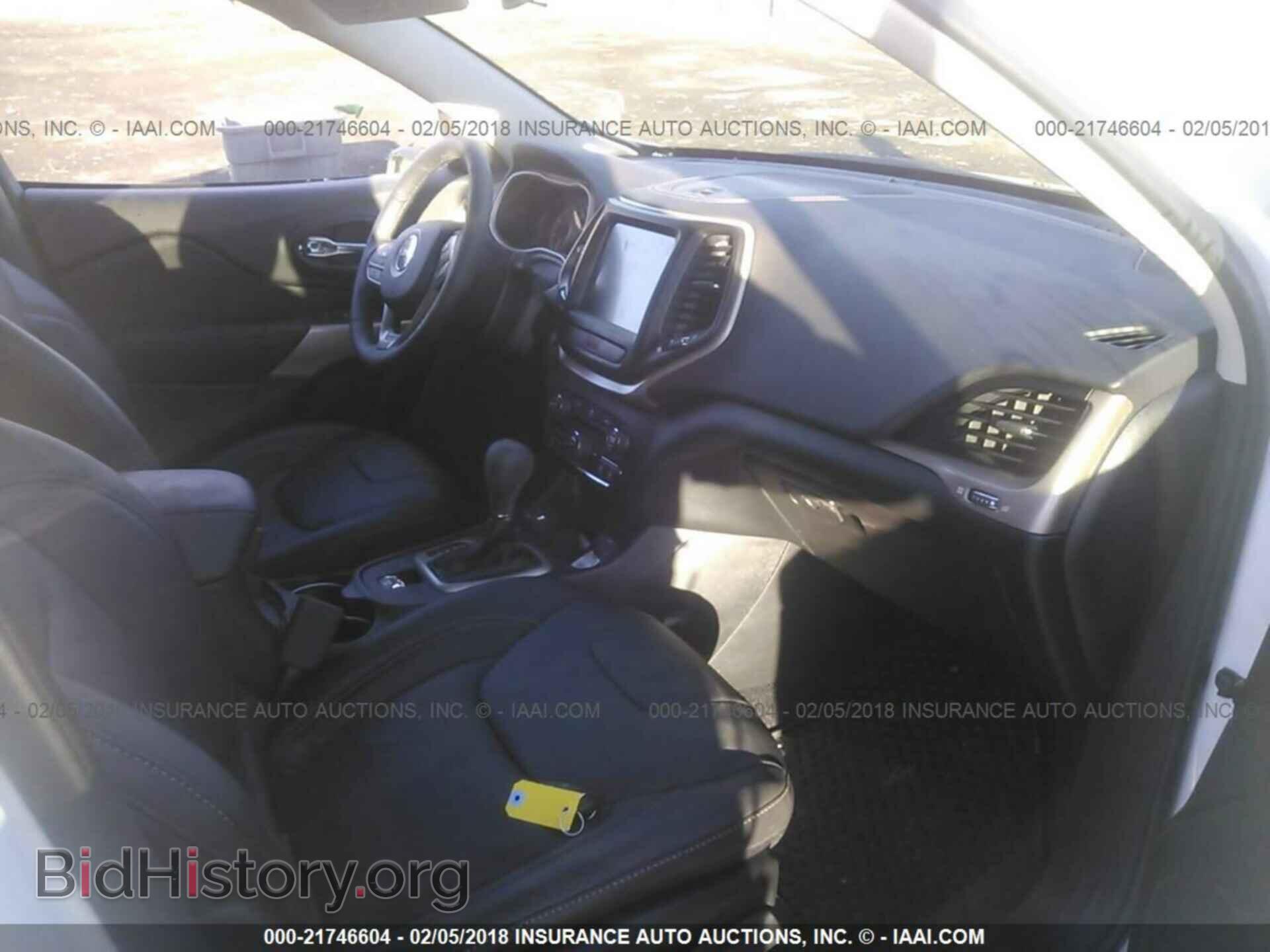 2017 Jeep Cherokee - VIN: 1C4PJMCB7HW575057 - Фото 5