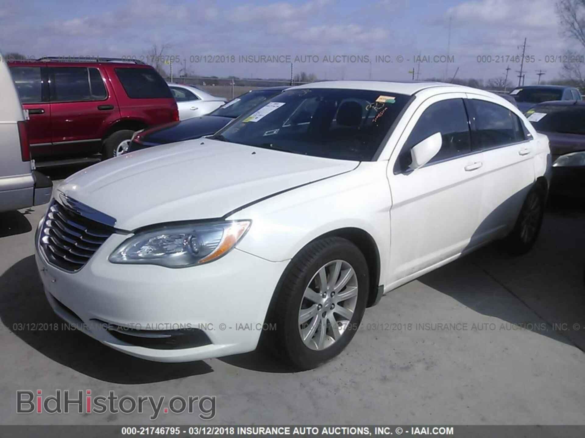 2011 Chrysler 200 - VIN: 1C3BC1FBXBN511305 - Фото 2