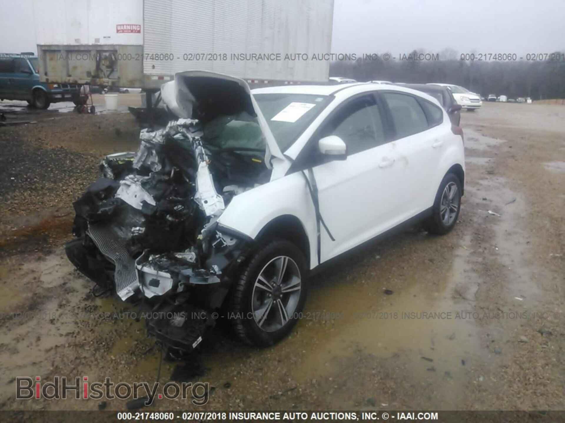 2014 Ford Focus - VIN: 1FADP3K24EL457760 - Фото 2