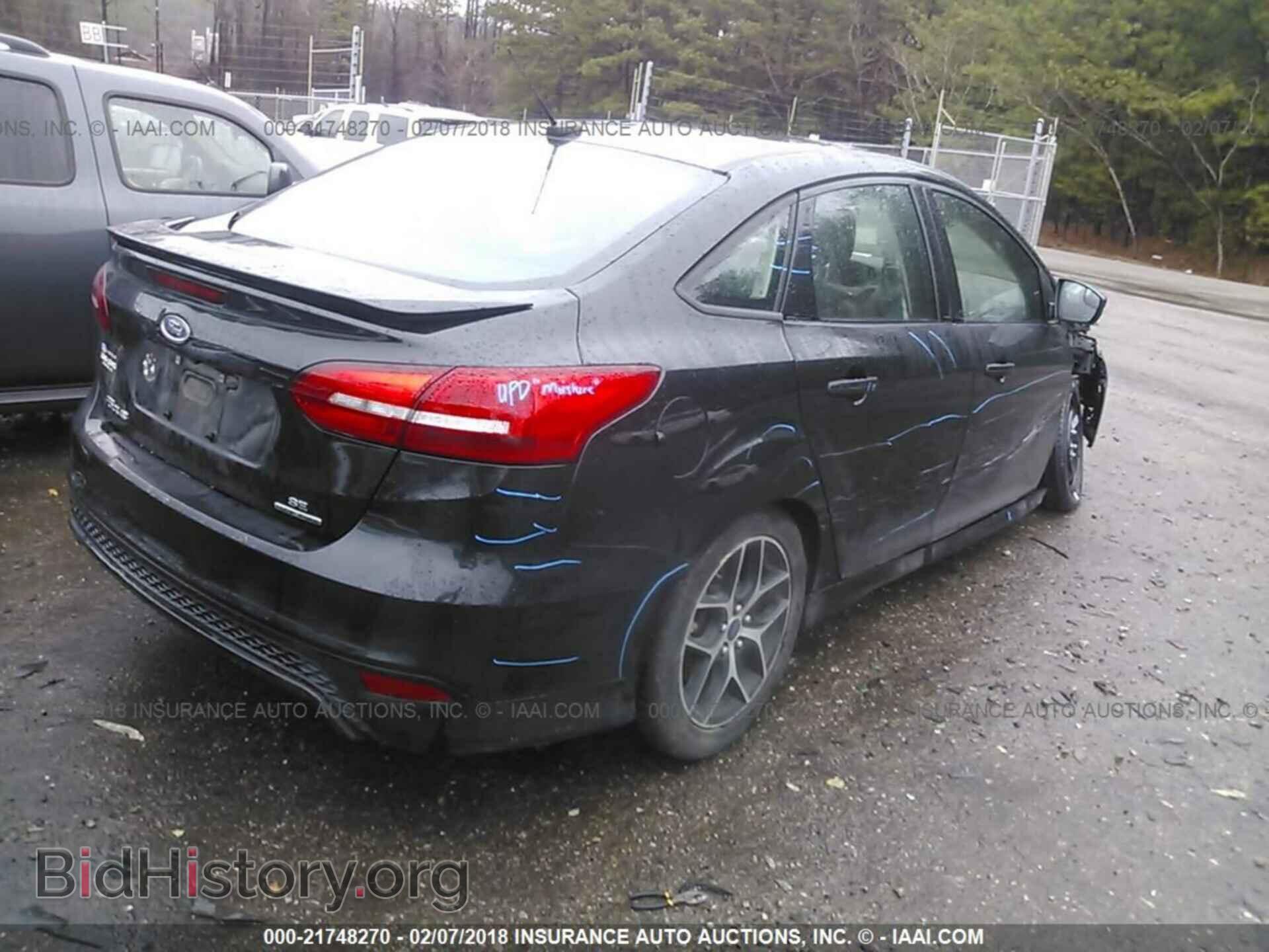 2015 Ford Focus - VIN: 1FADP3F24FL381498 - Photo 4