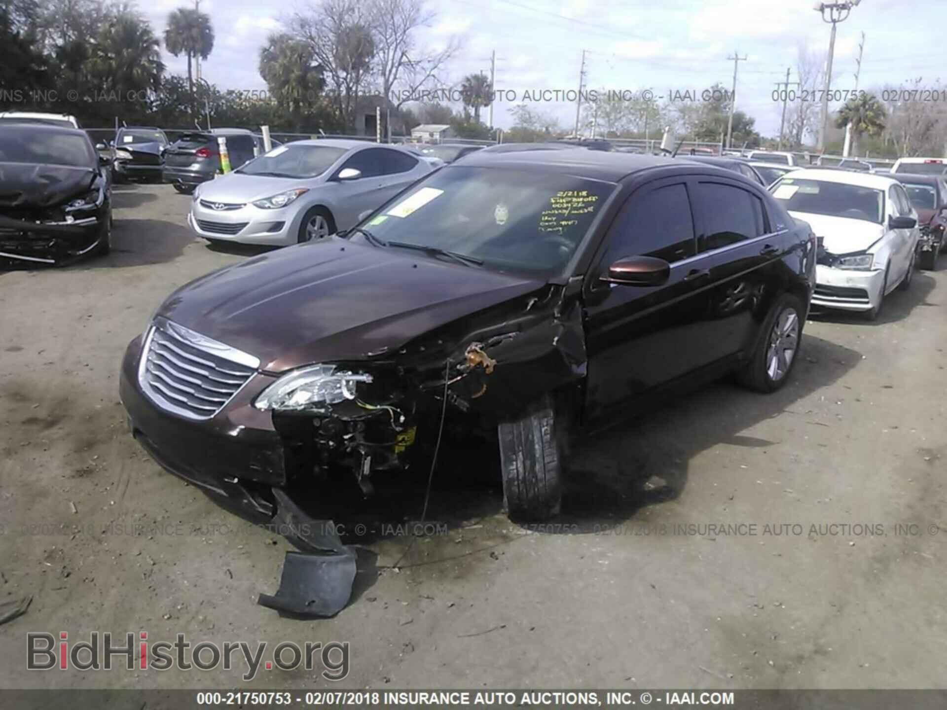 2013 Chrysler 200 - VIN: 1C3CCBBB7DN694424 - Photo 2
