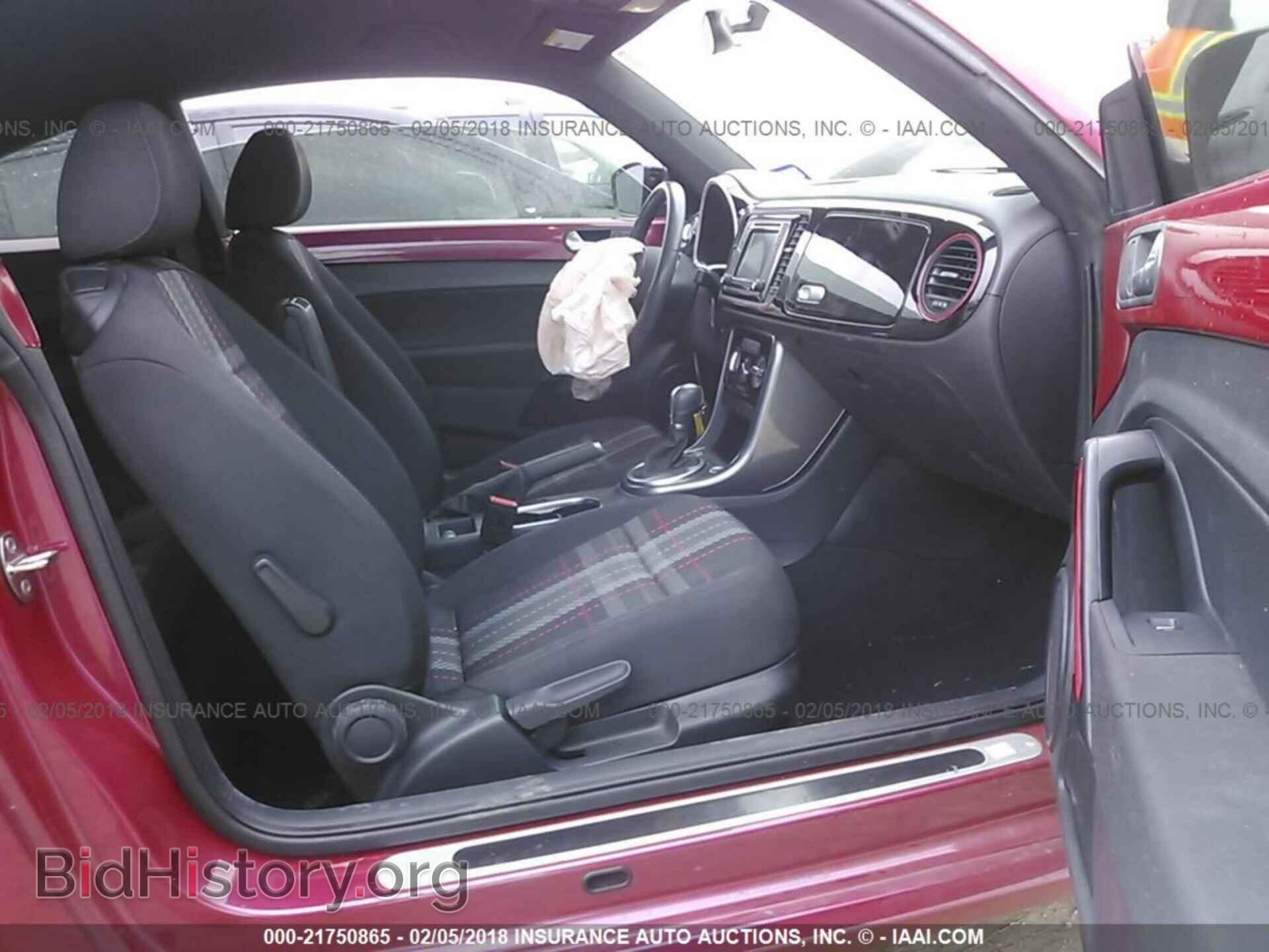 2017 Volkswagen Beetle - VIN: 3VWF17AT0HM606896 - Фото 5