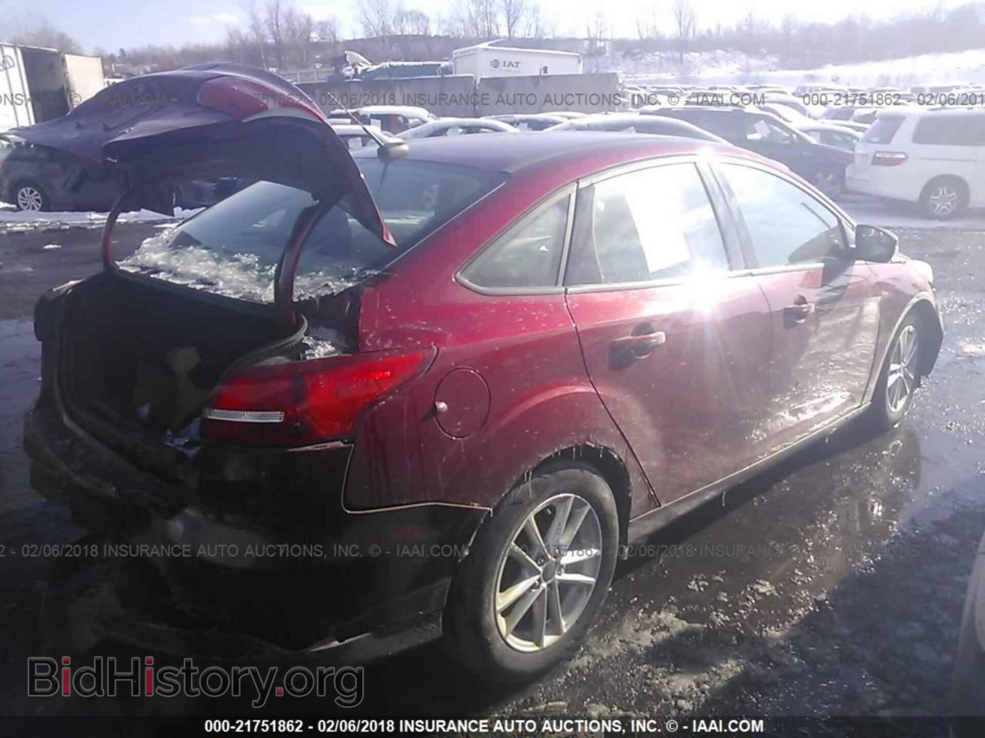 2016 Ford Focus - VIN: 1FADP3F22GL308809 - Photo 4