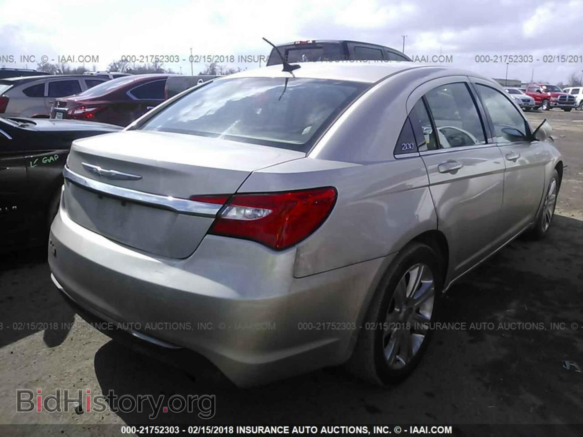 2013 Chrysler 200 - VIN: 1C3CCBAB8DN669775 - Фото 4