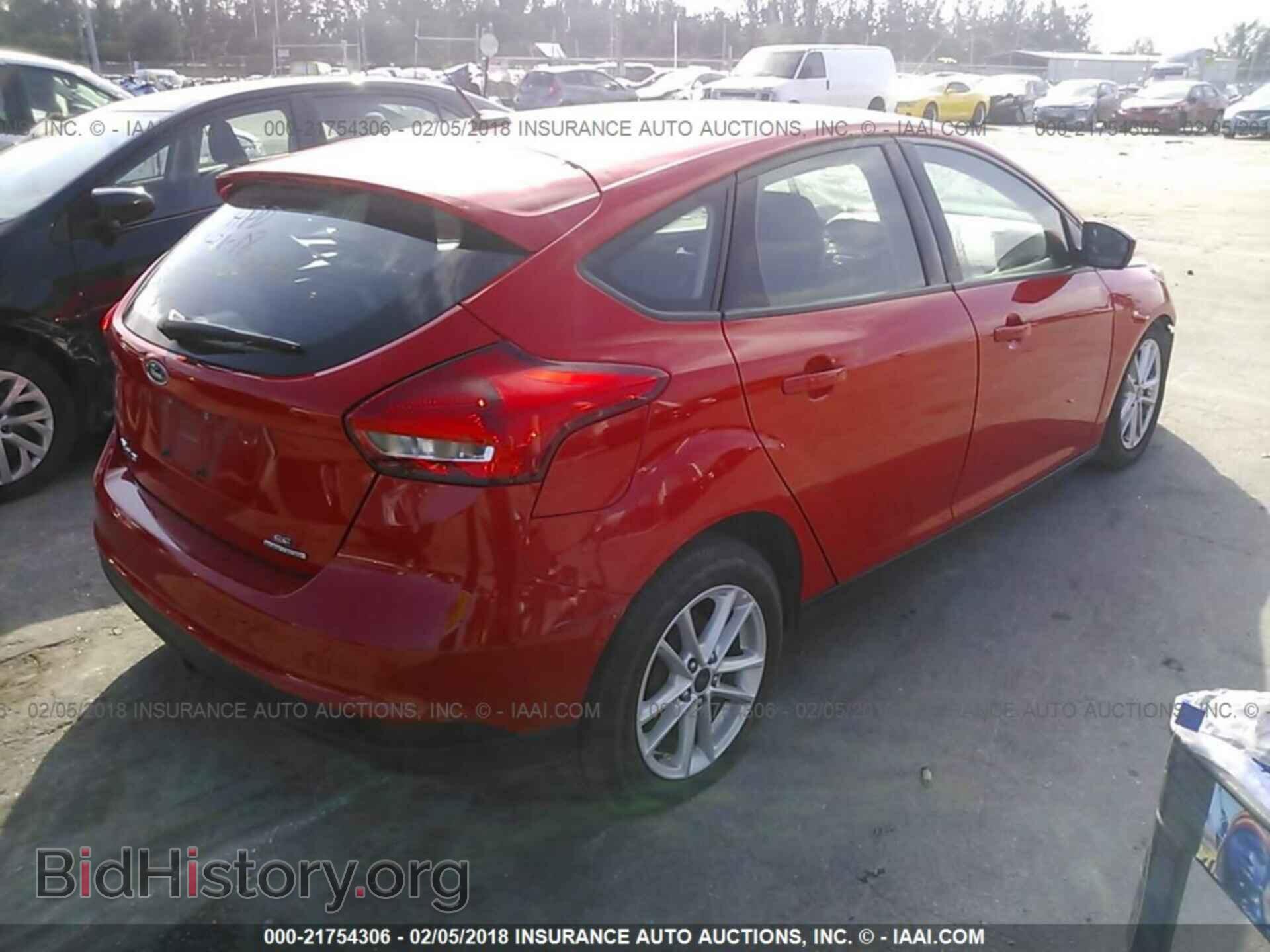 2016 Ford Focus - VIN: 1FADP3K2XGL294566 - Photo 4