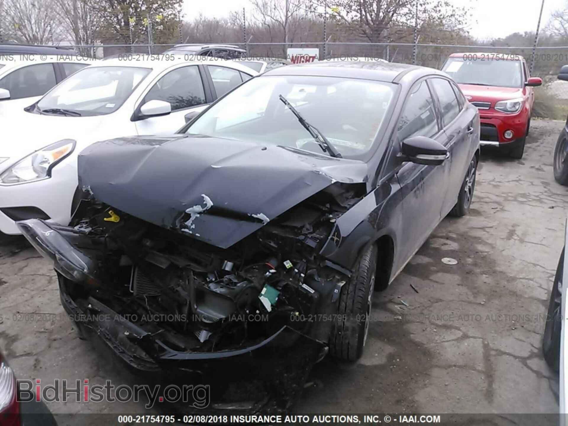 2017 Ford Focus - VIN: 1FADP3H26HL247673 - Photo 2
