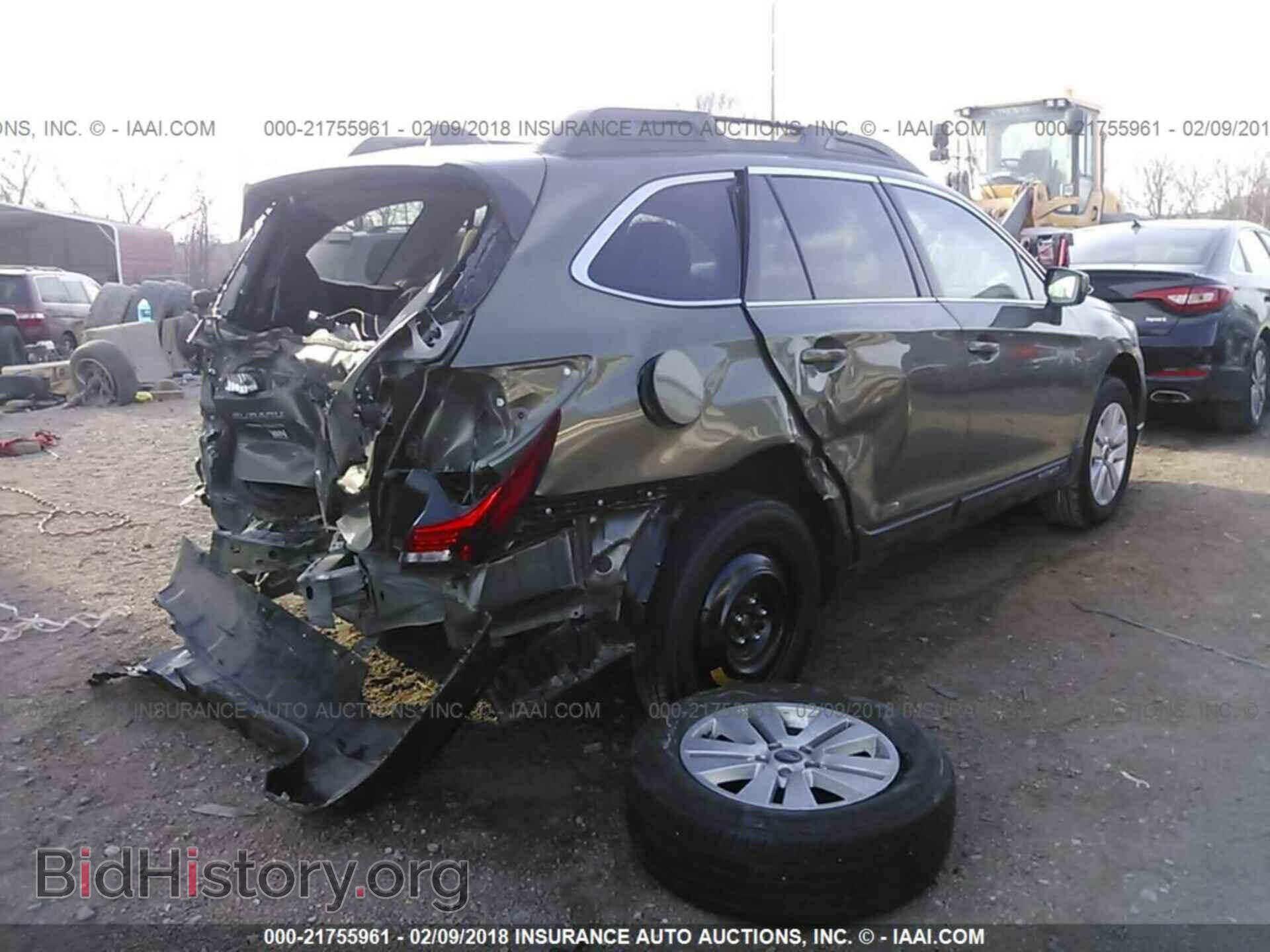 2017 Subaru Outback - VIN: 4S4BSADC6H3236722 - Фото 4